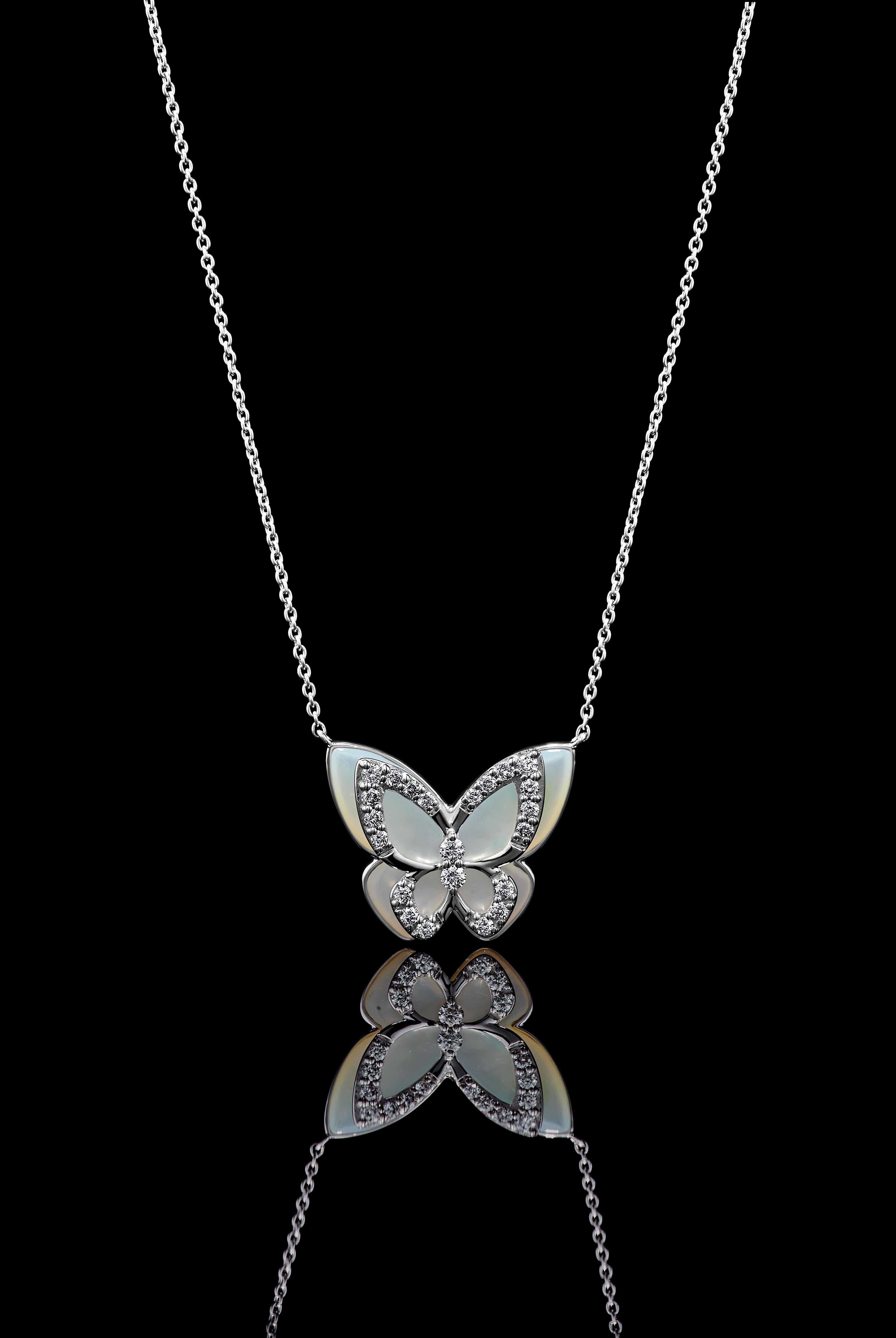 Contemporary Natural Mother of Pearl and White Diamond 4.65 Carat TW Gold Butterfly Necklace For Sale