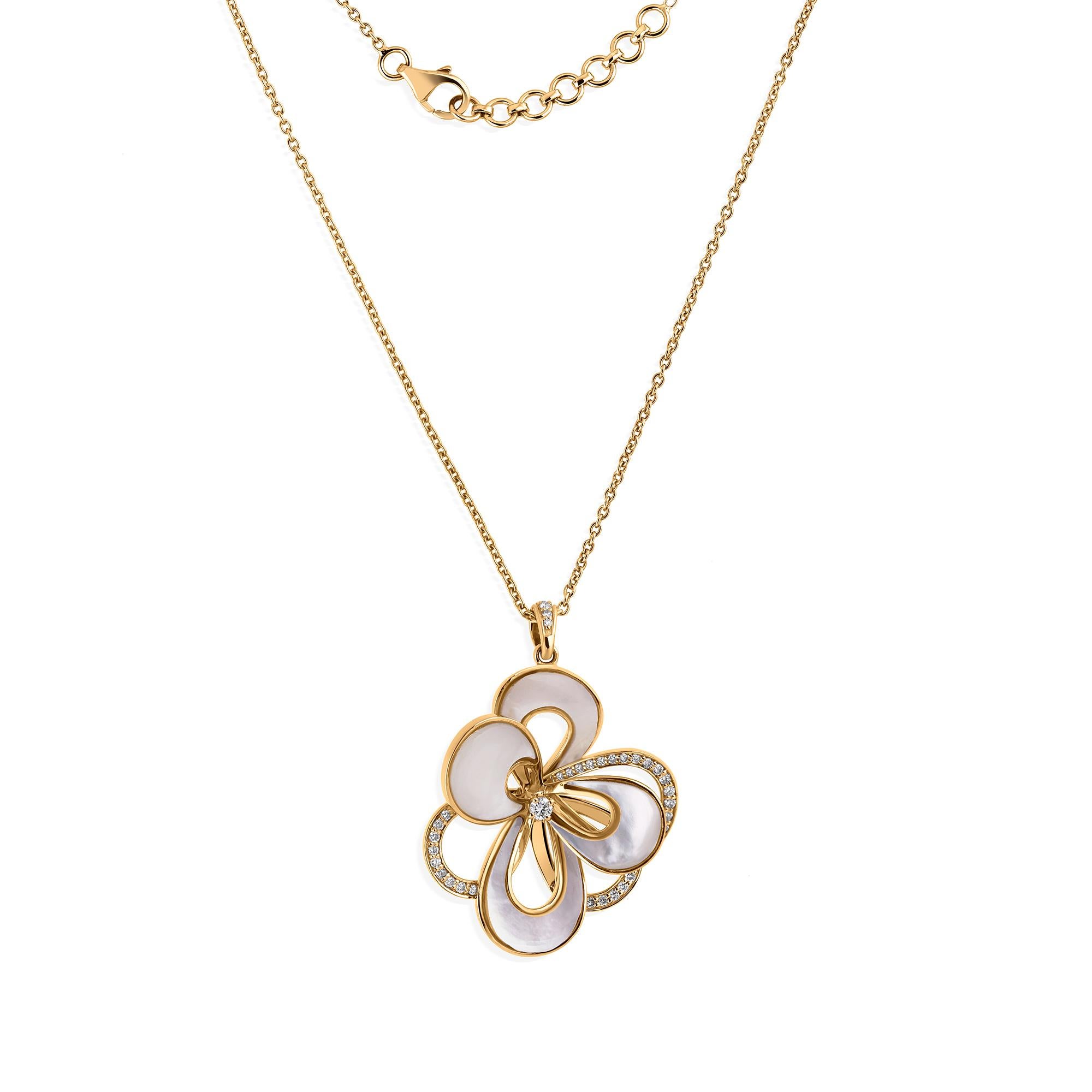 Collier pendentif floral en or jaune 14 carats avec diamants en nacre naturelle Neuf - En vente à Diera, Dubai