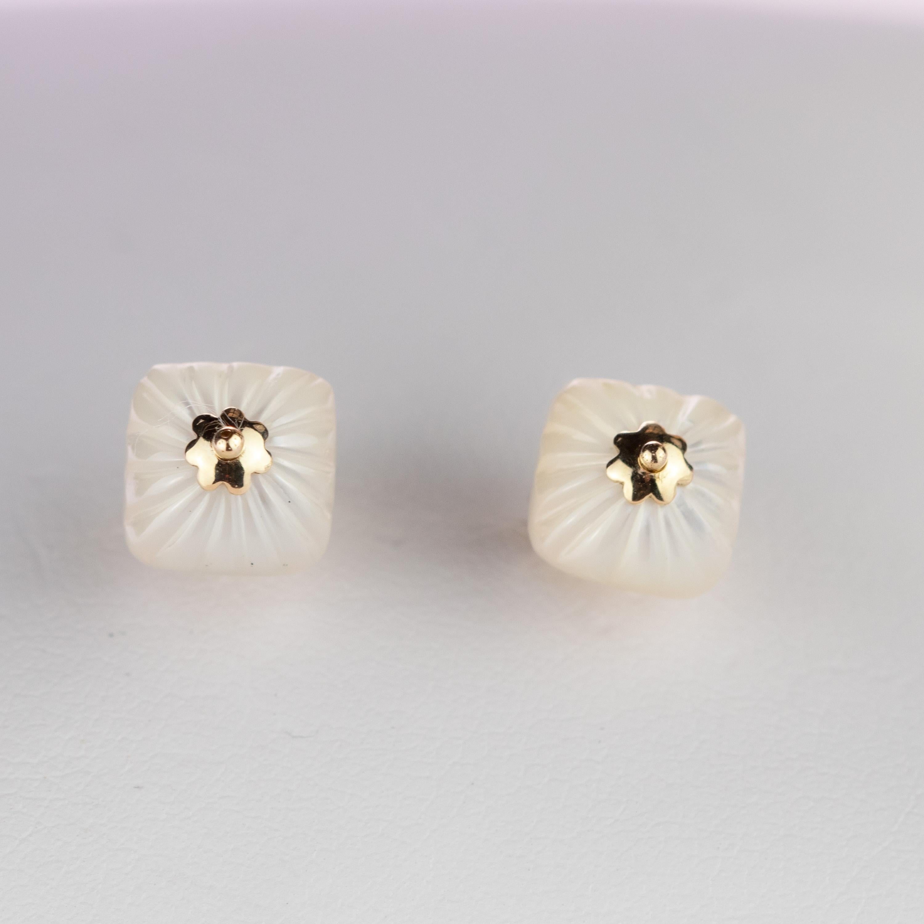 Square Cut Natural Mother of Pearl Square Cabochon 18 Karat Gold Flower Stud Earrings For Sale