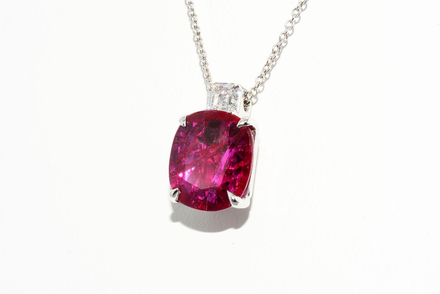 Natural Mozambique No Heat Ruby and Diamond Platinum Necklace In New Condition In New York, NY