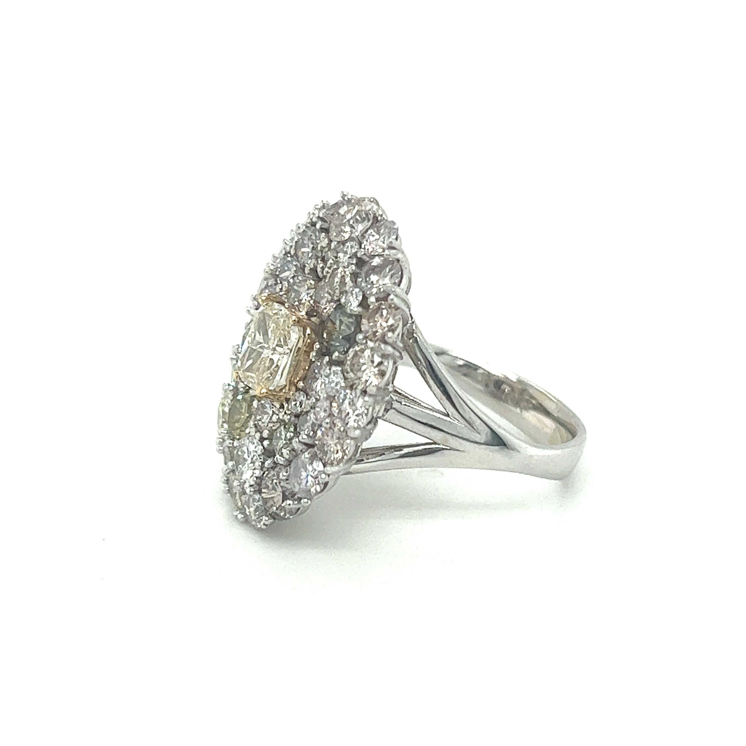 Natürlicher mehrfarbiger 5 Karat runder Diamantring mit Prinzessinnenschliff im Angebot 1