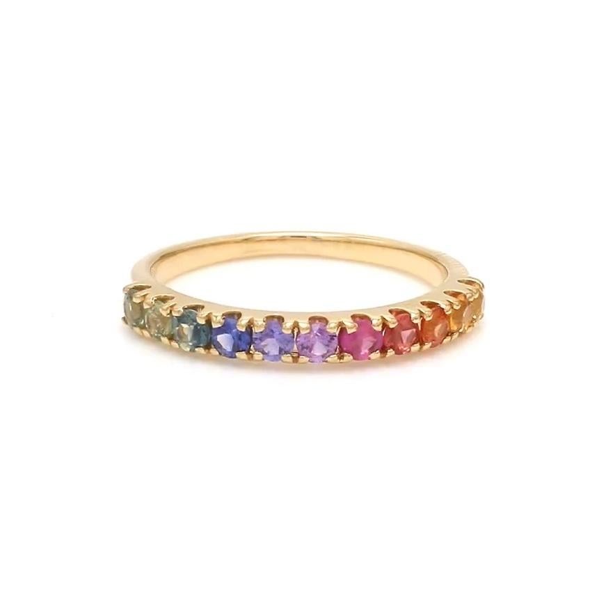 Anello con zaffiro arcobaleno rotondo e mezza fascia per l'eternità in oro  Anello tondo impilabile con zaffiro naturale arcobaleno ombreggiato, oro  Anello con zaffiro arcobaleno in oro

DETTAGLI SULLA PIETRA :
✦ Pietra preziosa: Zaffiro