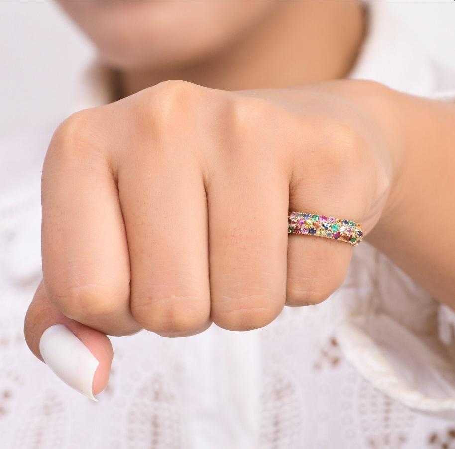 Anello con zaffiro naturale multicolore in oro 18k In condizioni Nuovo in vendita a jaipur, IN