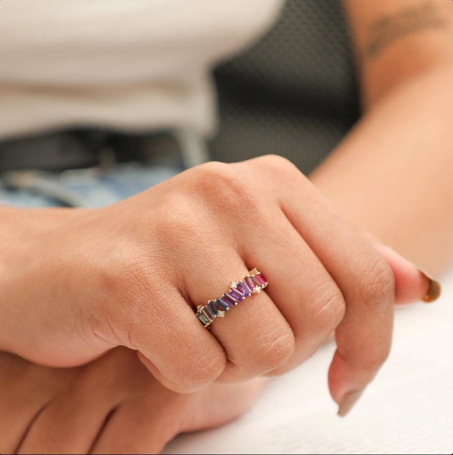 Bague zig Zag en or 14k avec saphir naturel multicolore en vente 1