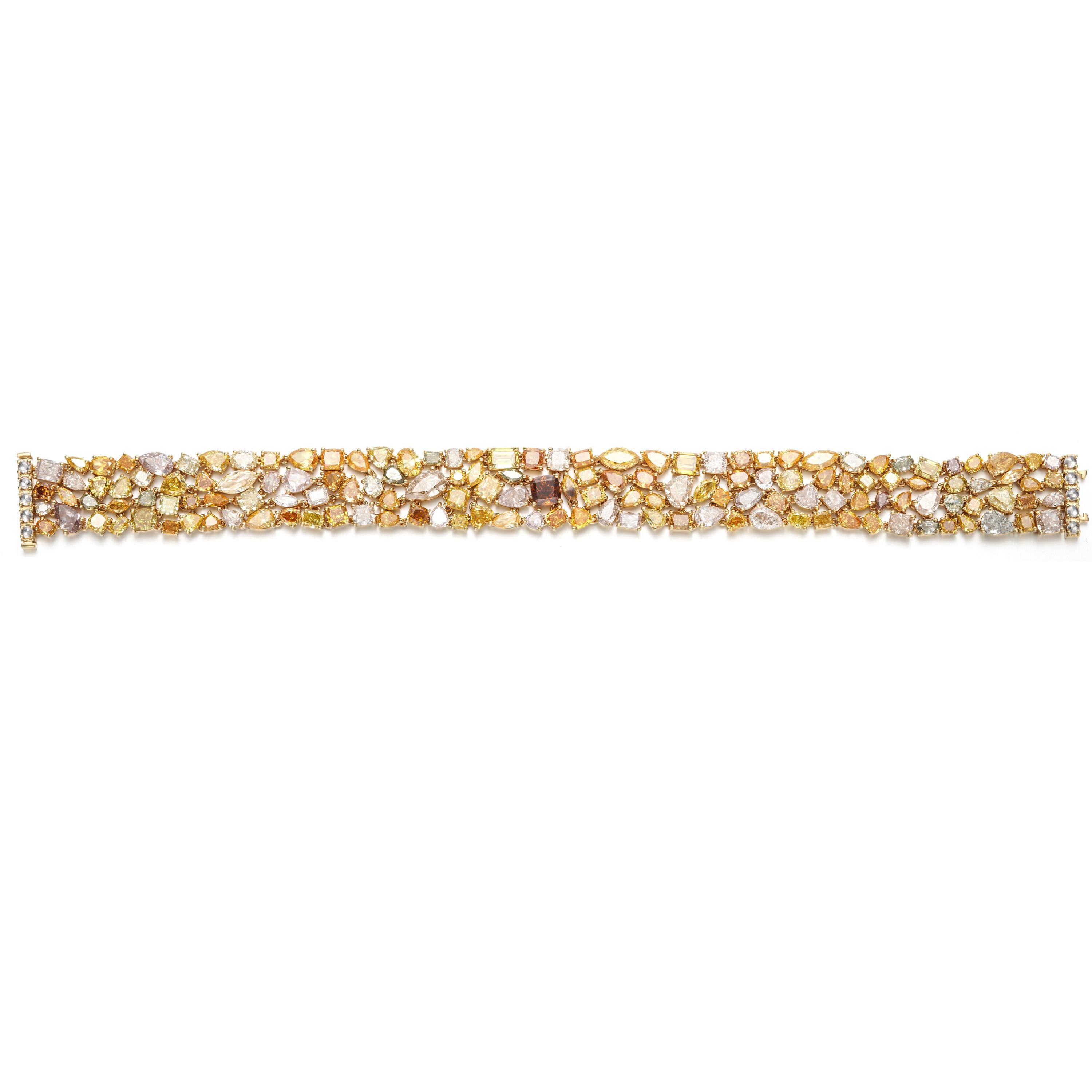 Natural Multi Fancy colour and Multi shaped diamond link bracelet in 18KT Gold In New Condition For Sale In Hong Kong, HK