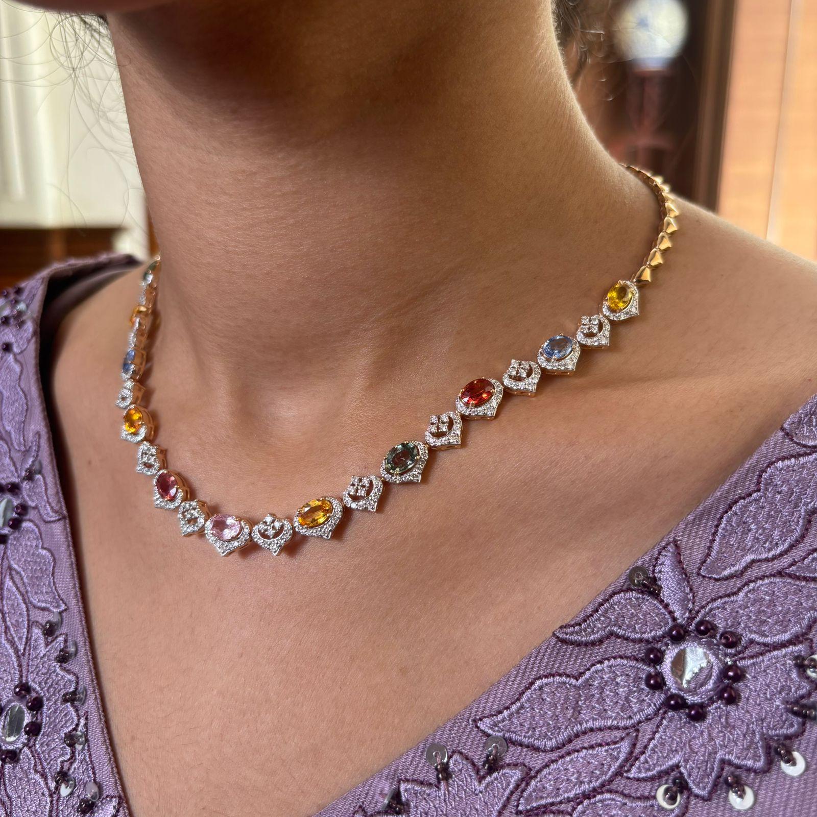 Natural multi sapphire 8.85cts, diamond 2.50cts necklace in 18k gold In New Condition For Sale In jaipur, IN