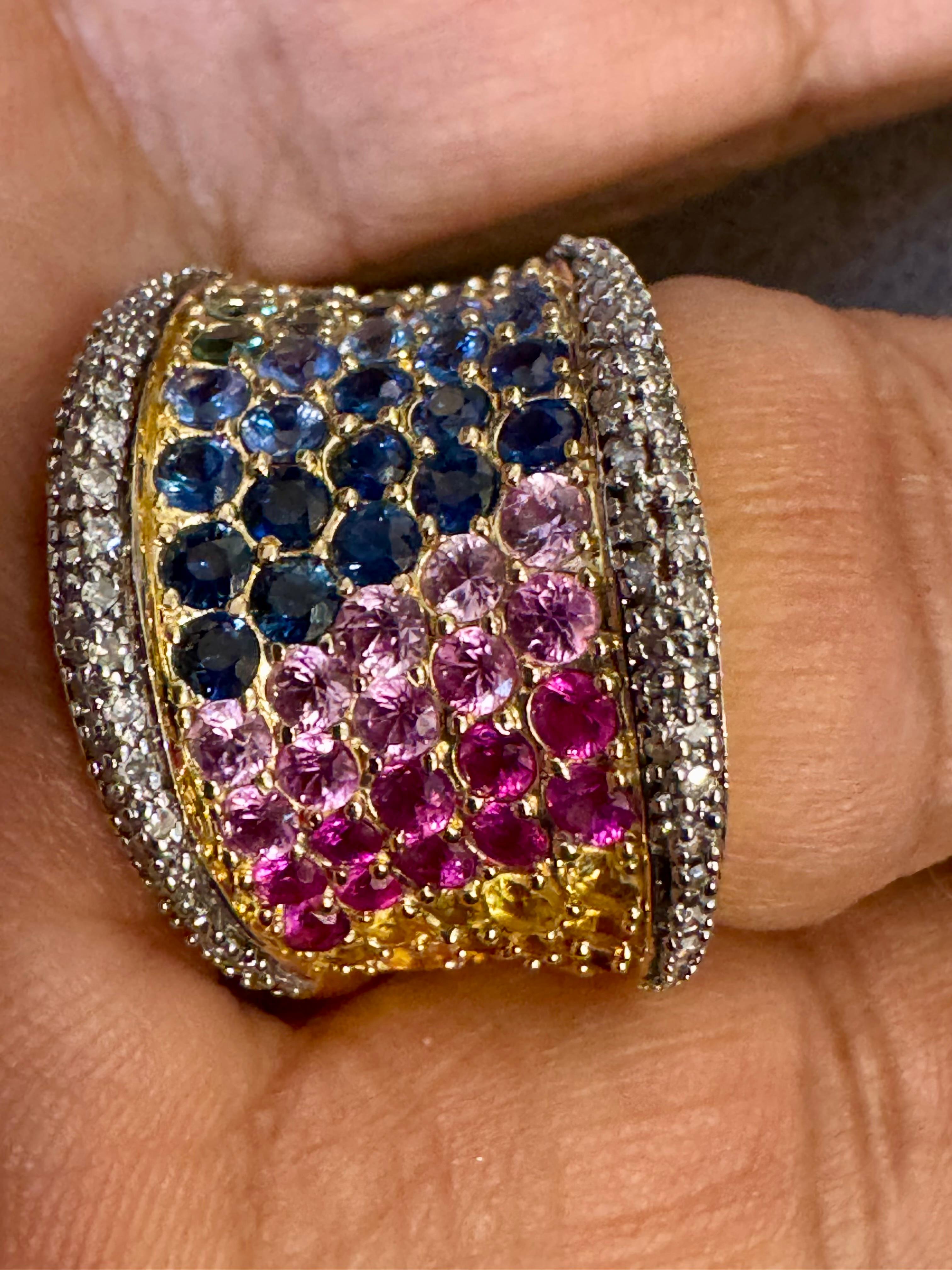 Multi zaffiro naturale Blu, Rosa, Giallo, Verde e Zaffiro & Diamante  anello in oro 14k

Oro giallo 14 carati 8,7  Grammi
Circa 3 carati naturali  Zaffiro  Rosa, viola, blu e arancione e zaffiri verdi, 
Vengono utilizzati zaffiri rotondi.
Per
