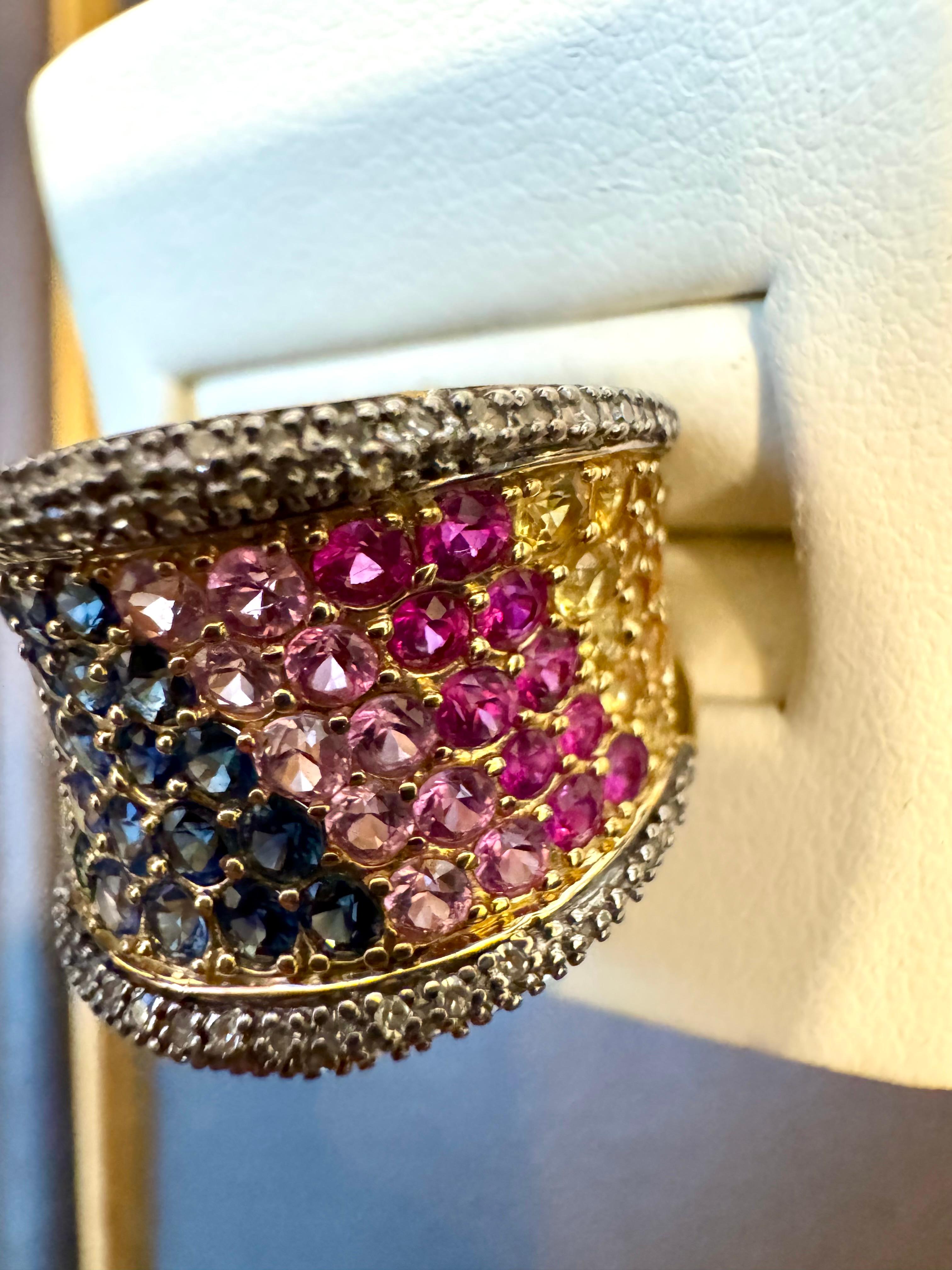 Anello Nature Multi sapphire Blue, Pink Yellow Green Sapphire & Dia in oro 14k In condizioni ottime in vendita a New York, NY