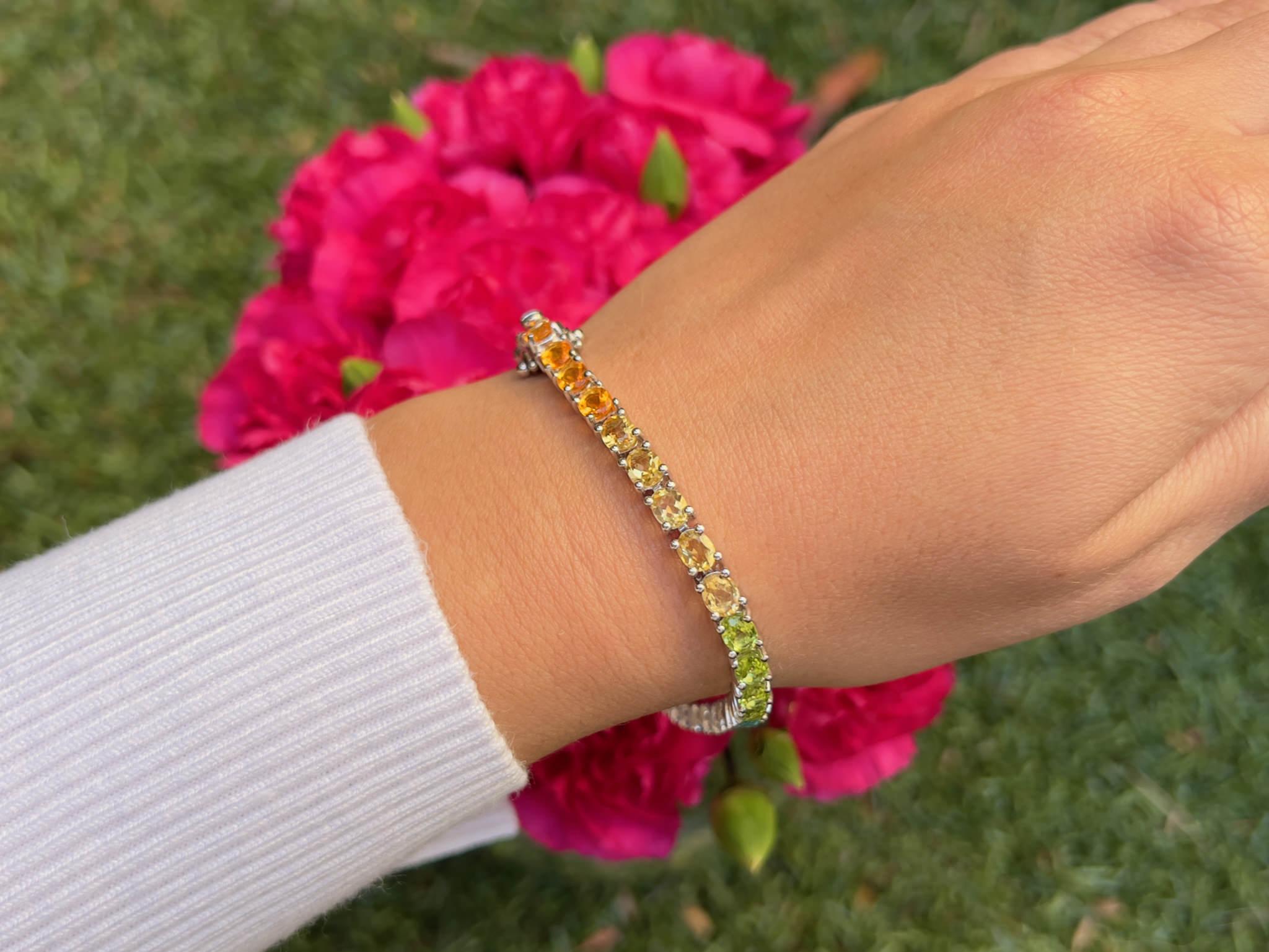 Bracelet tennis multi-pierres naturelles arc-en-ciel de 12 carats serti d'argent Unisexe en vente