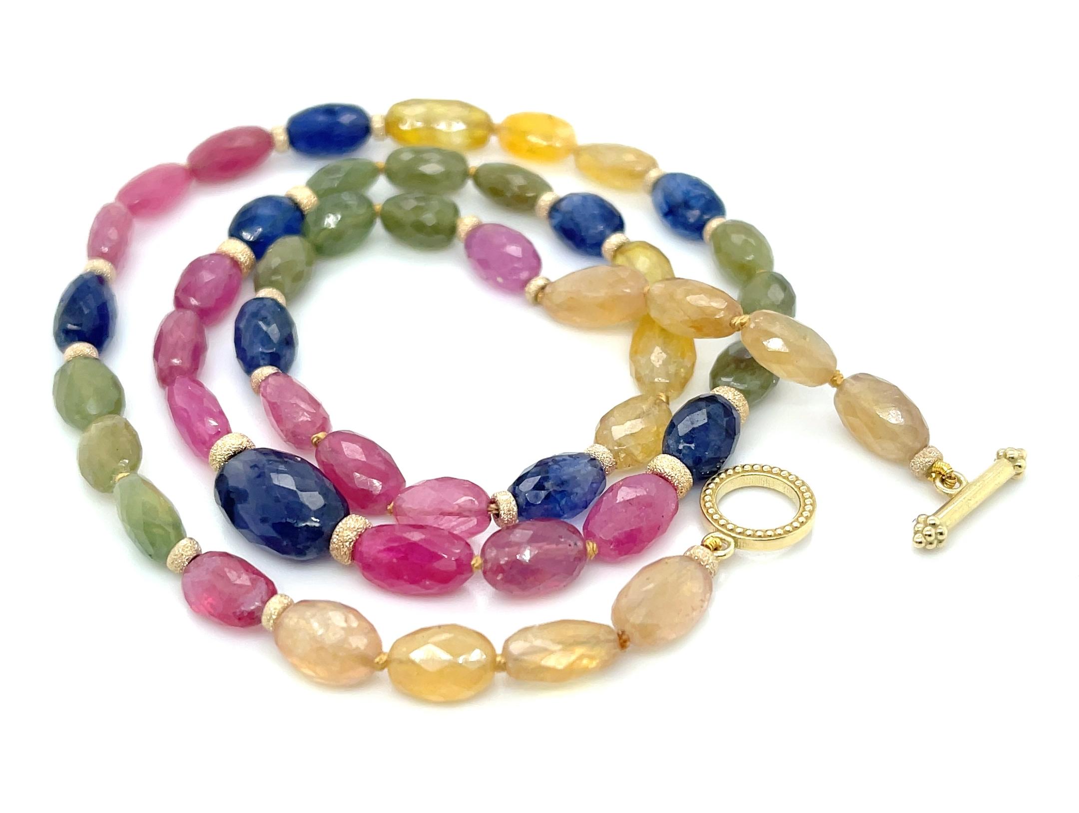 Artisan Naturel  Collier de perles en saphir multicolore avec accents en or jaune, 21 pouces en vente