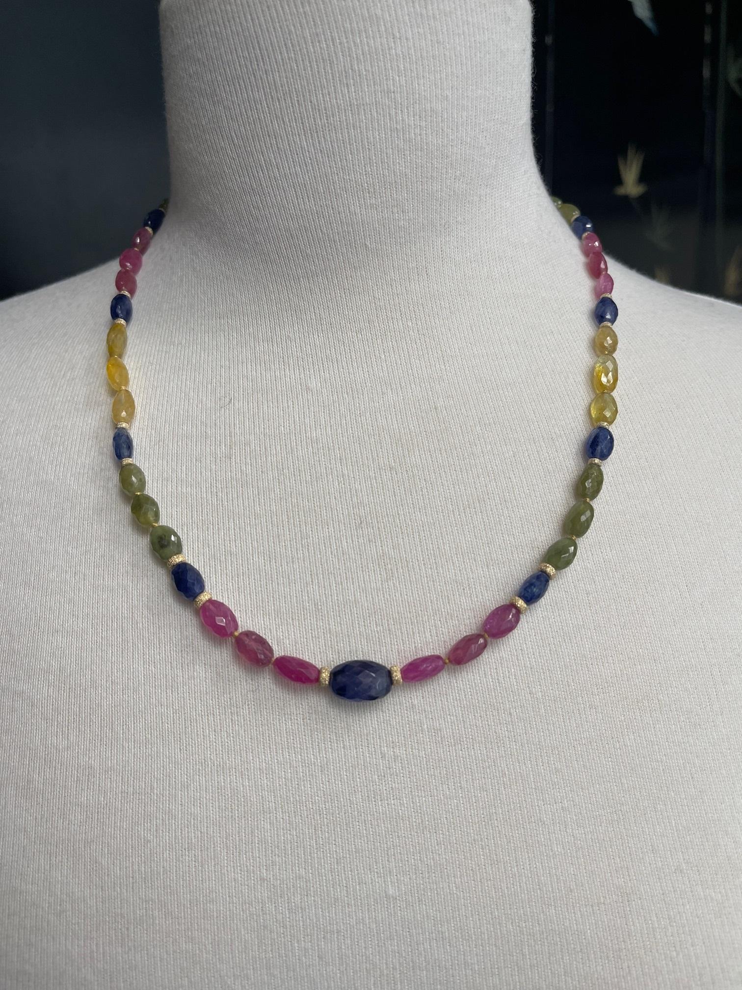 Naturel  Collier de perles en saphir multicolore avec accents en or jaune, 21 pouces Neuf - En vente à Los Angeles, CA