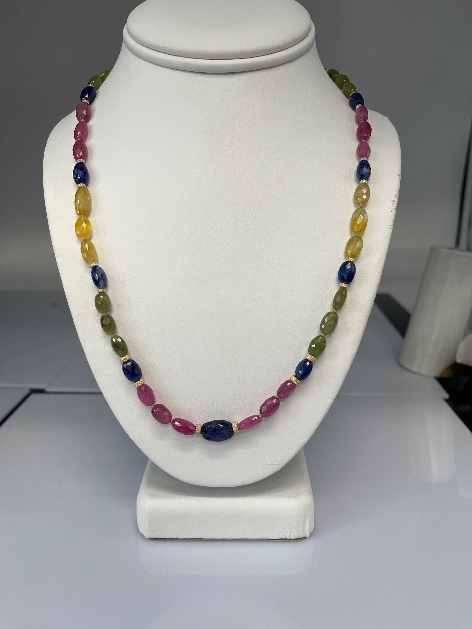 Naturel  Collier de perles en saphir multicolore avec accents en or jaune, 21 pouces Pour femmes en vente