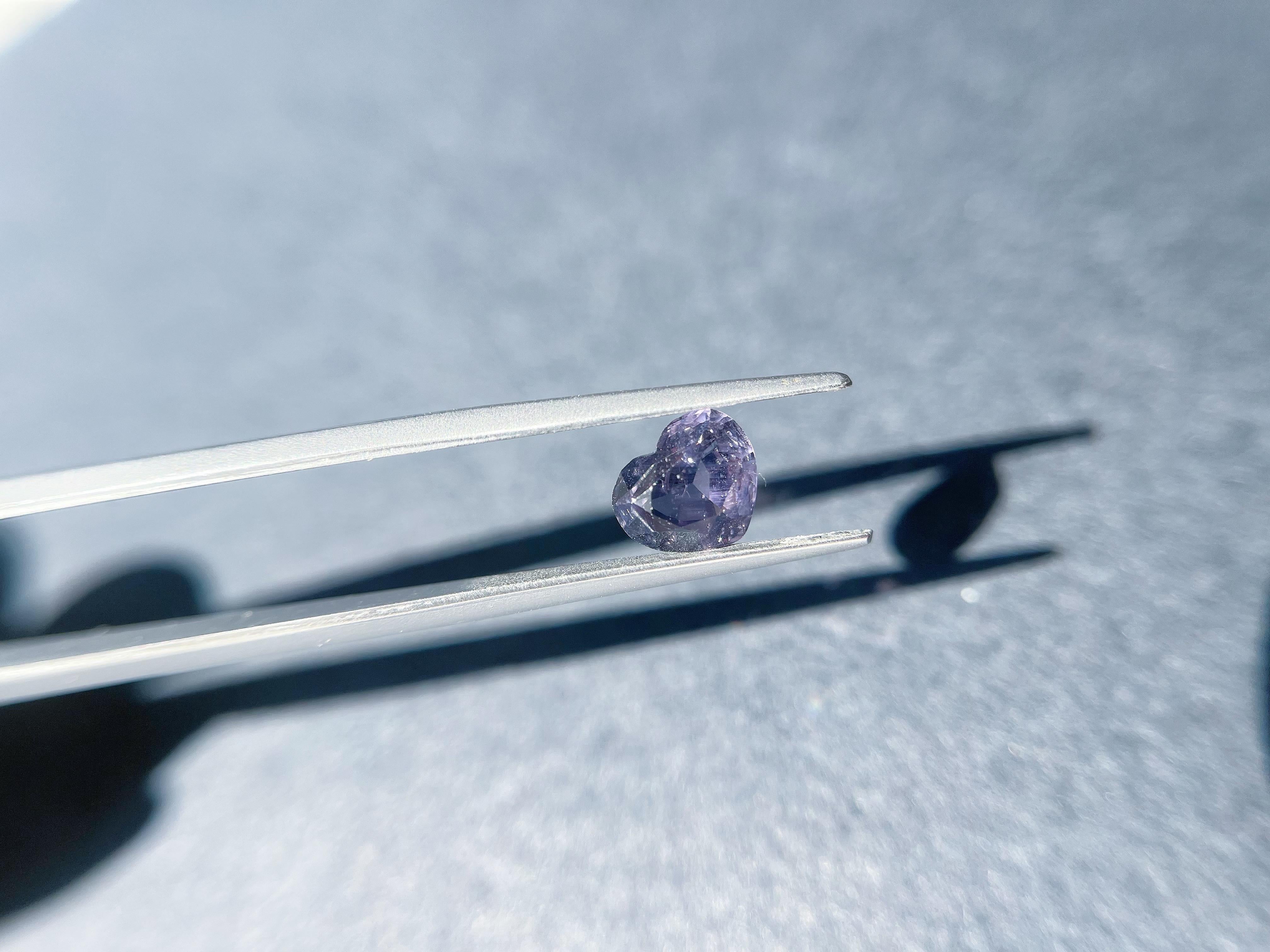 Artigiano Pietra sciolta di cuore grigio-violaceo naturale di Myanamr - 1,99 carati in vendita
