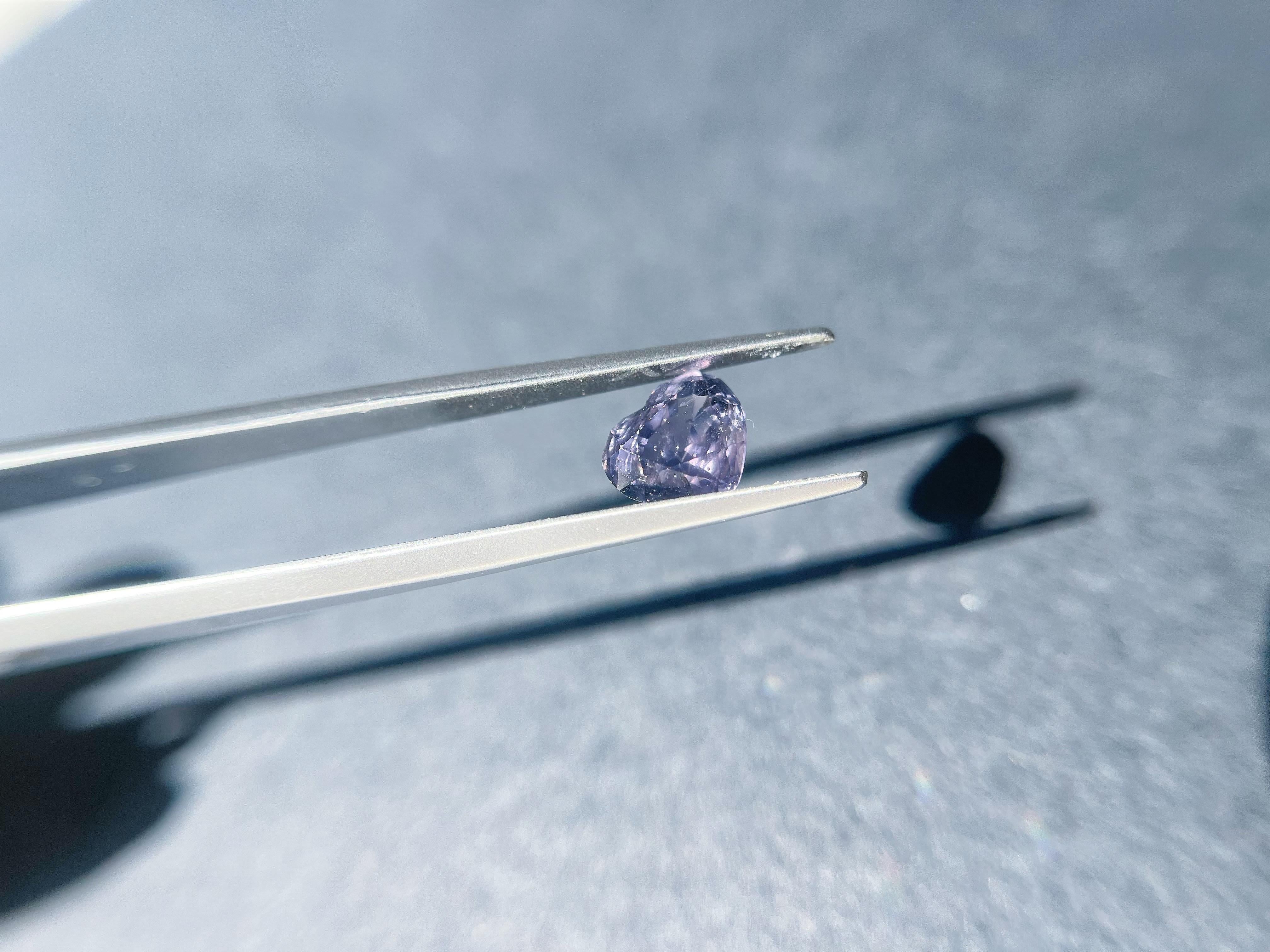 Cuore Pietra sciolta di cuore grigio-violaceo naturale di Myanamr - 1,99 carati in vendita