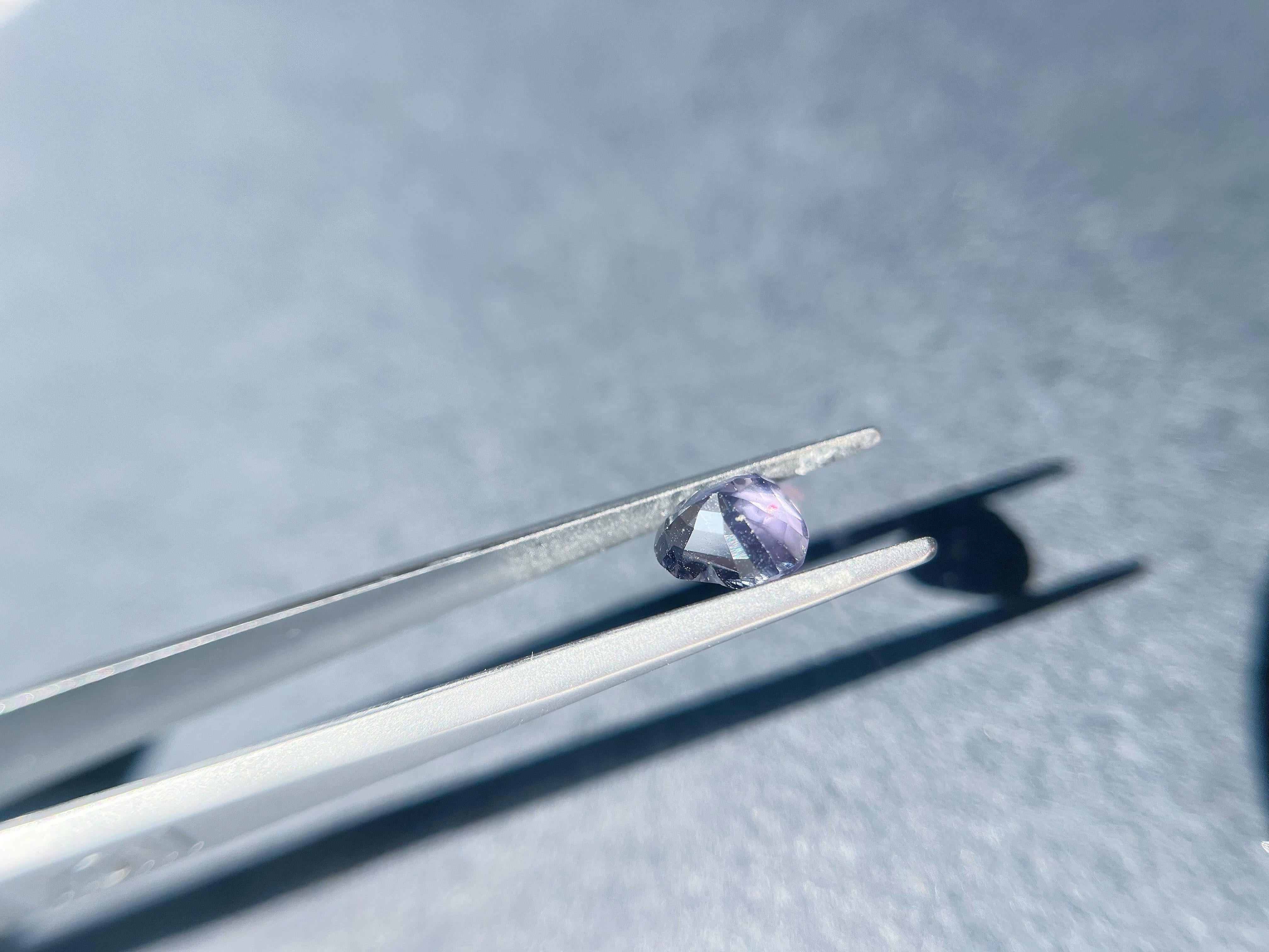 Pietra sciolta di cuore grigio-violaceo naturale di Myanamr - 1,99 carati in vendita 3