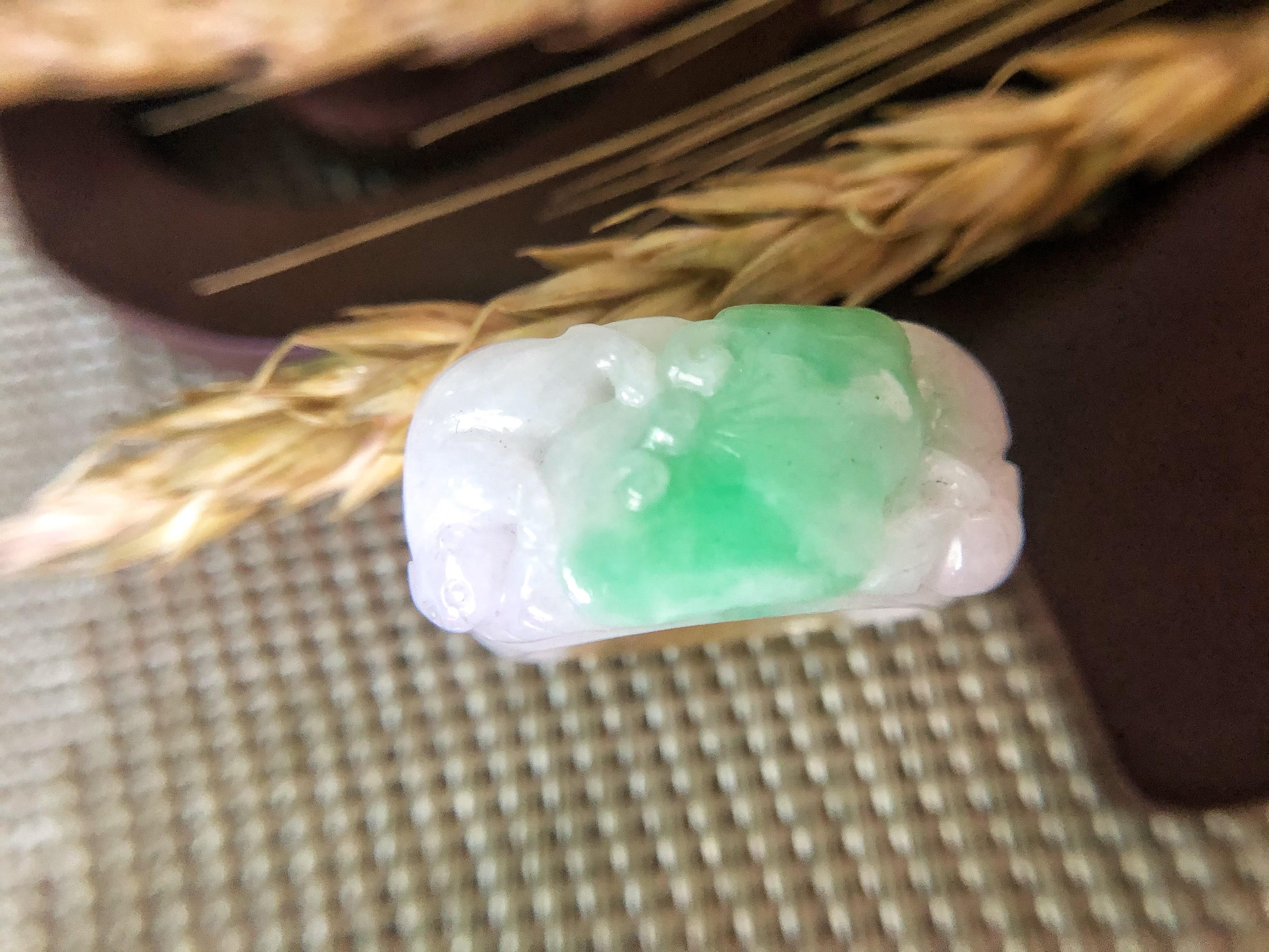Natürlicher Myanmar Apfel Grün Jade geschnitzt Ring Band (Kunsthandwerker*in) im Angebot