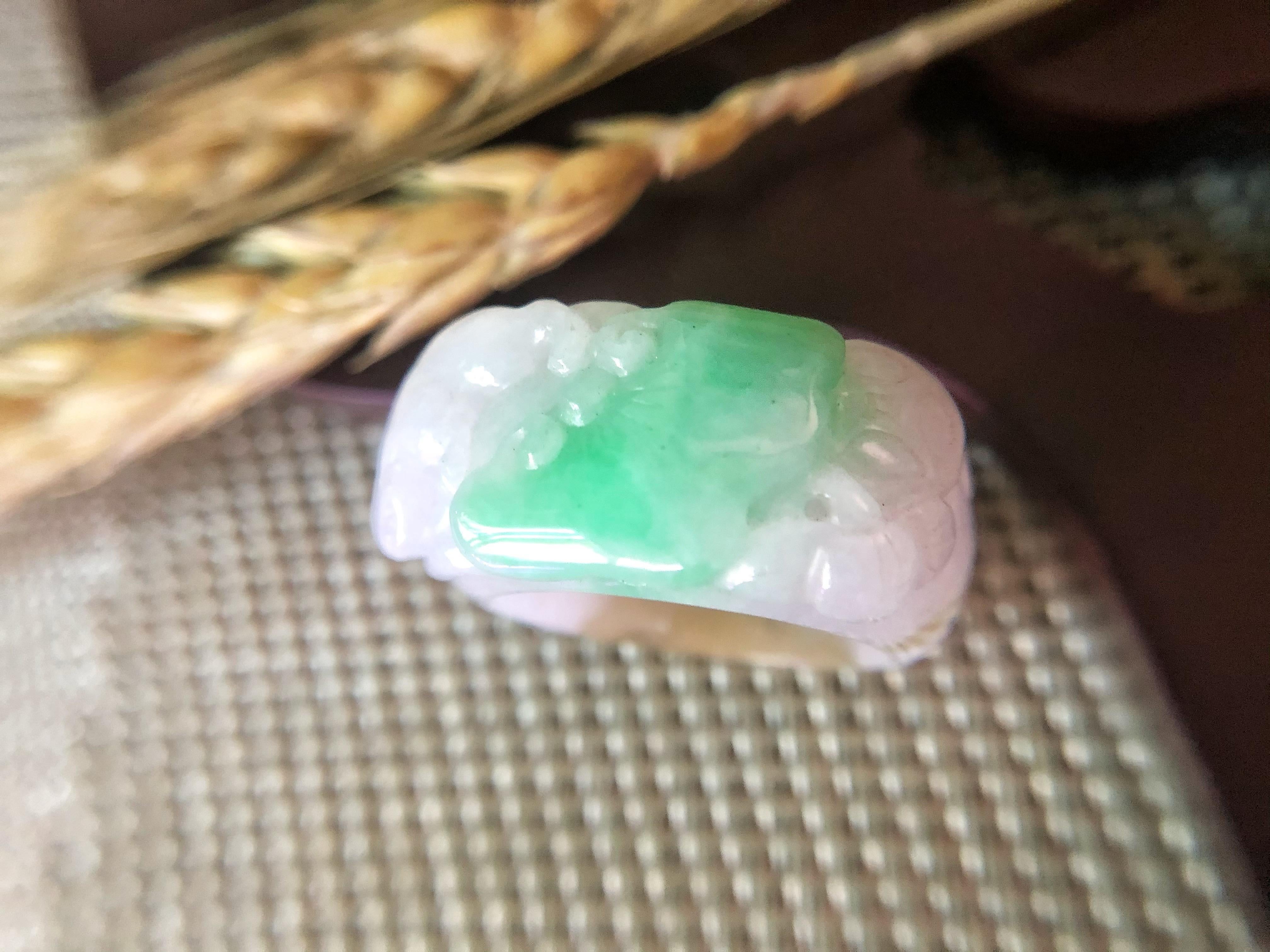 Natürlicher Myanmar Apfel Grün Jade geschnitzt Ring Band im Zustand „Neu“ im Angebot in Kowloon, HK