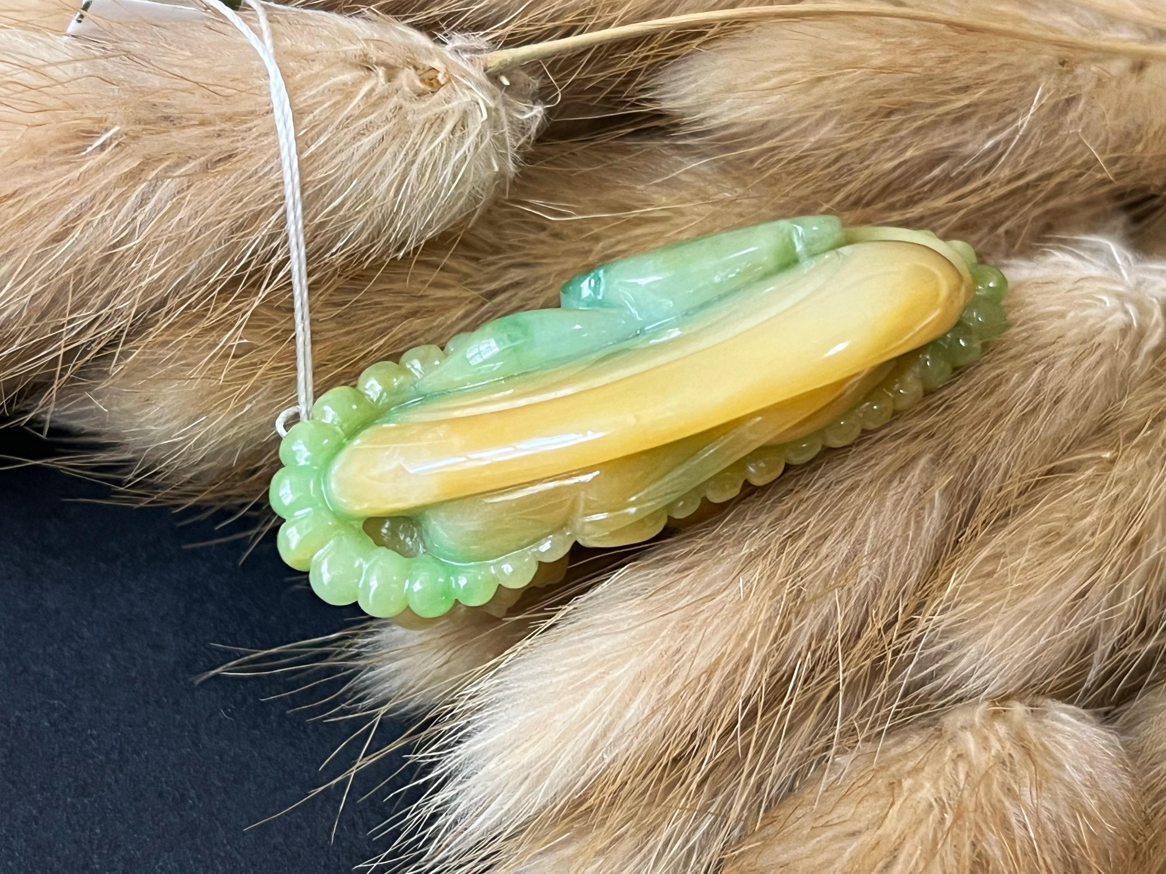 Natürlicher Myanmar Bi-color Jadeit Handgeschnitzter Happy Buddha-Anhänger 4