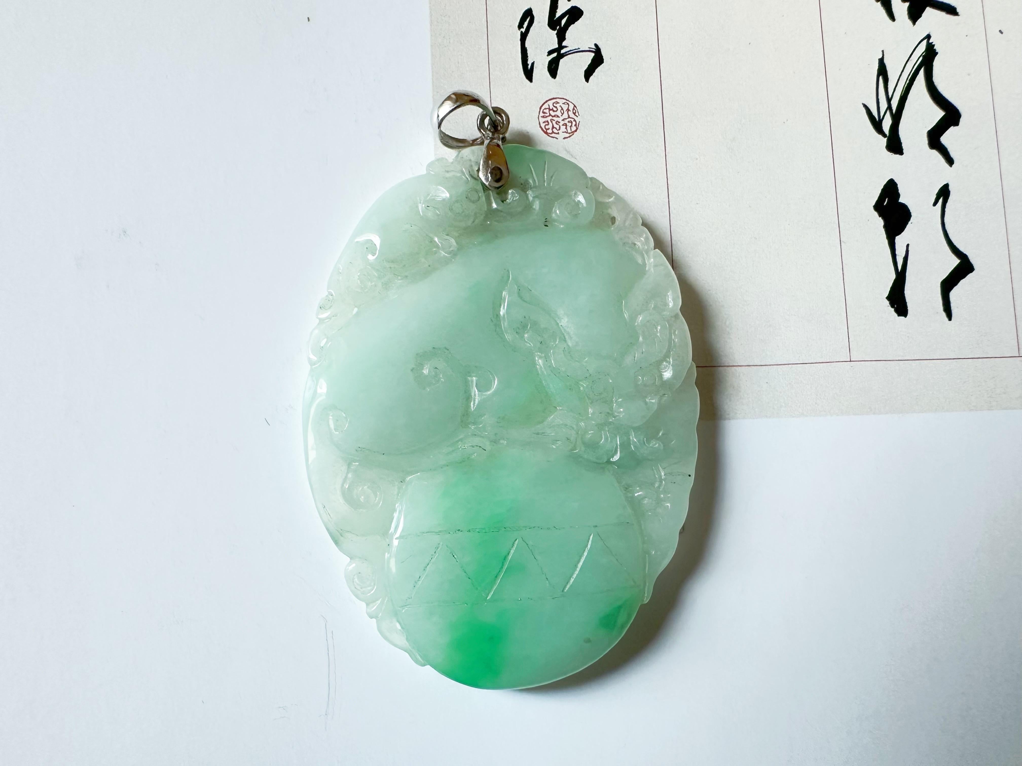 Pendentif Loong Jade naturel du Myanmar vert vif avec clous en or 18 carats en vente 4