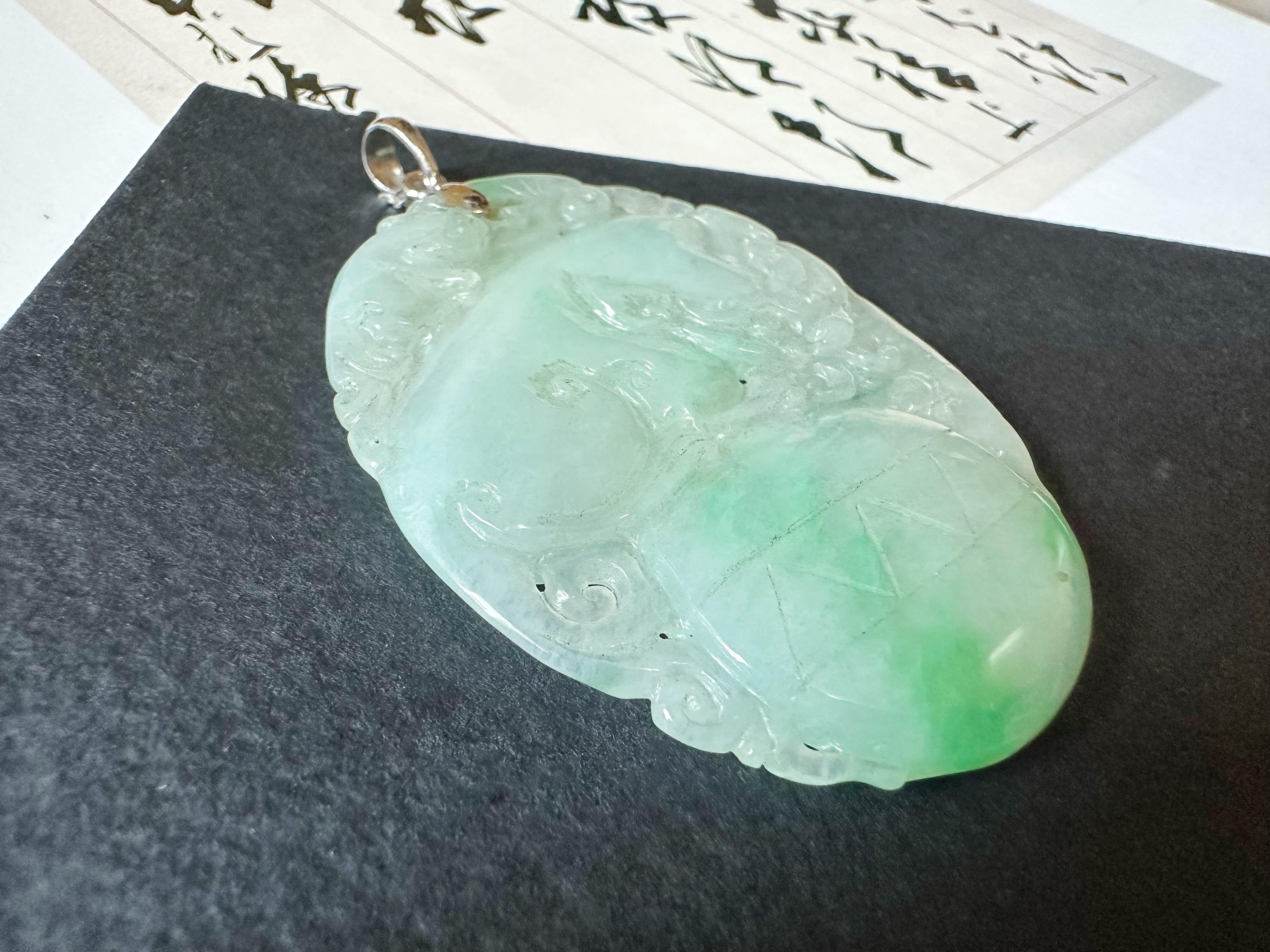 Pendentif Loong Jade naturel du Myanmar vert vif avec clous en or 18 carats Neuf - En vente à Kowloon, HK