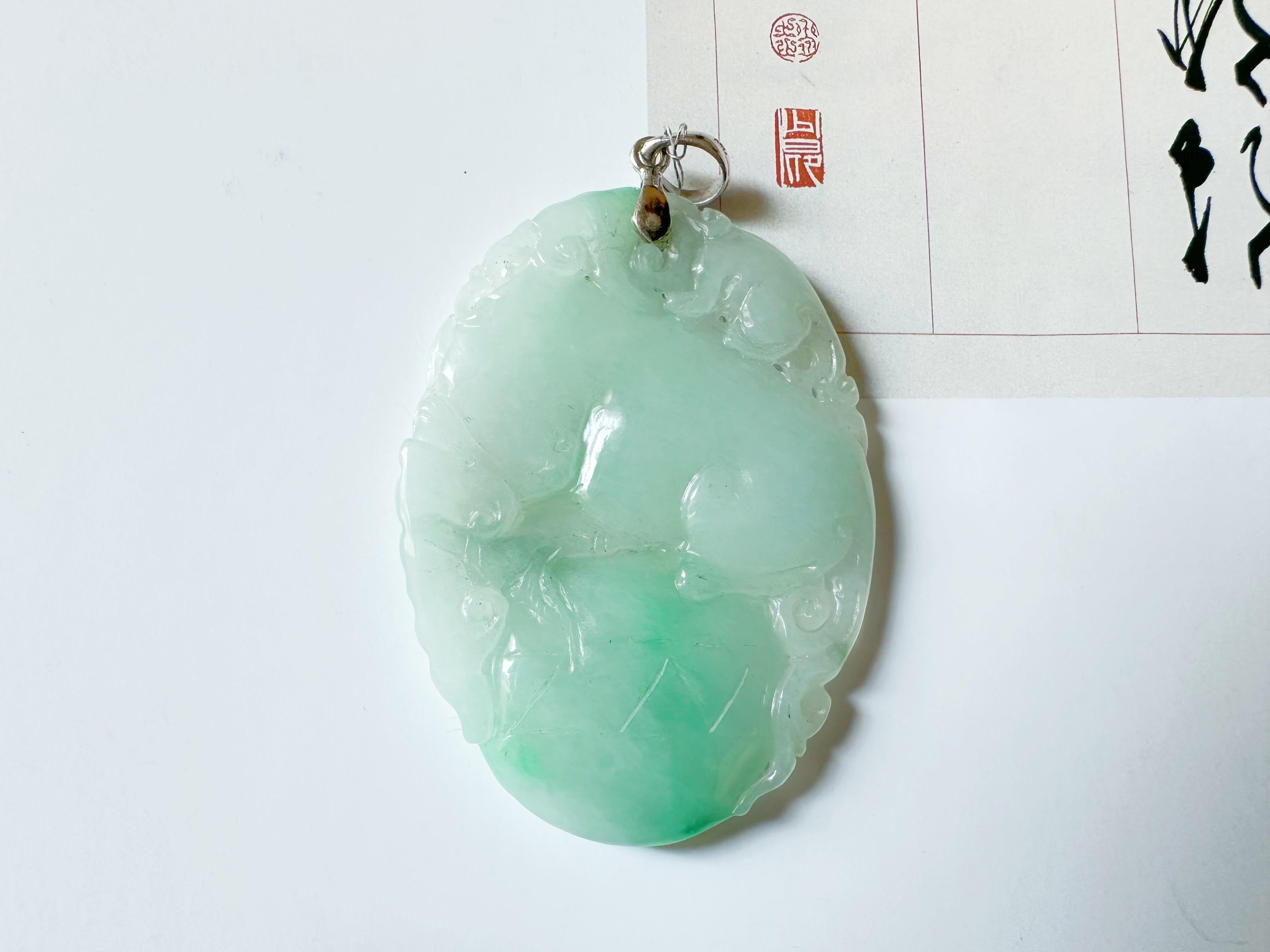Pendentif Loong Jade naturel du Myanmar vert vif avec clous en or 18 carats en vente 2