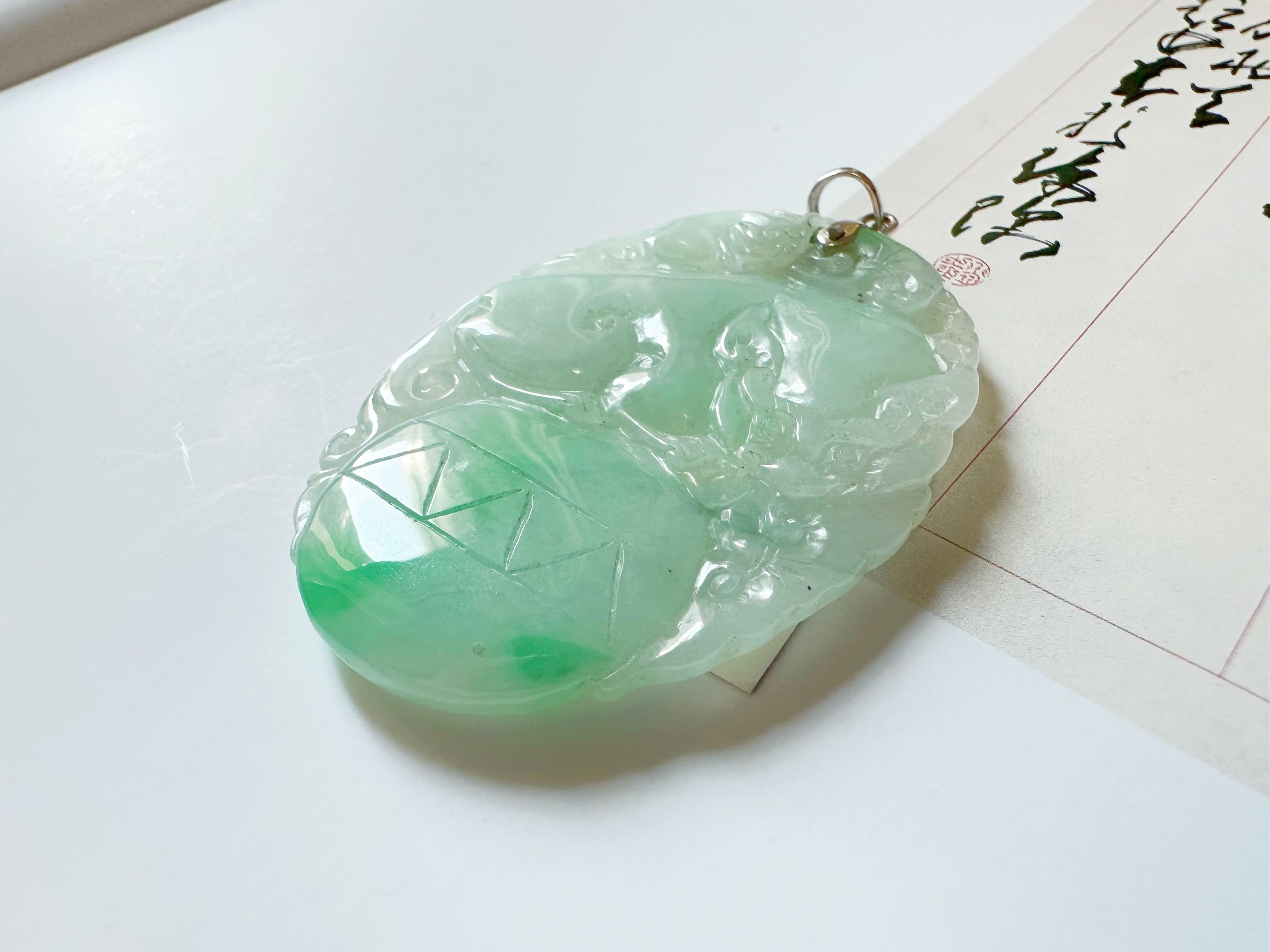 Pendentif Loong Jade naturel du Myanmar vert vif avec clous en or 18 carats en vente 3