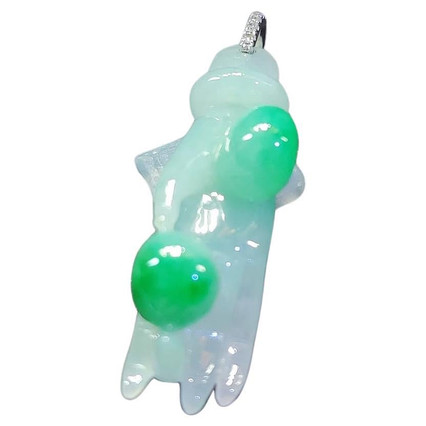 Pendentif en or 18 carats et diamant en forme de Bouddha naturel du Myanmar et en jade Vivid Greene & Greene en vente