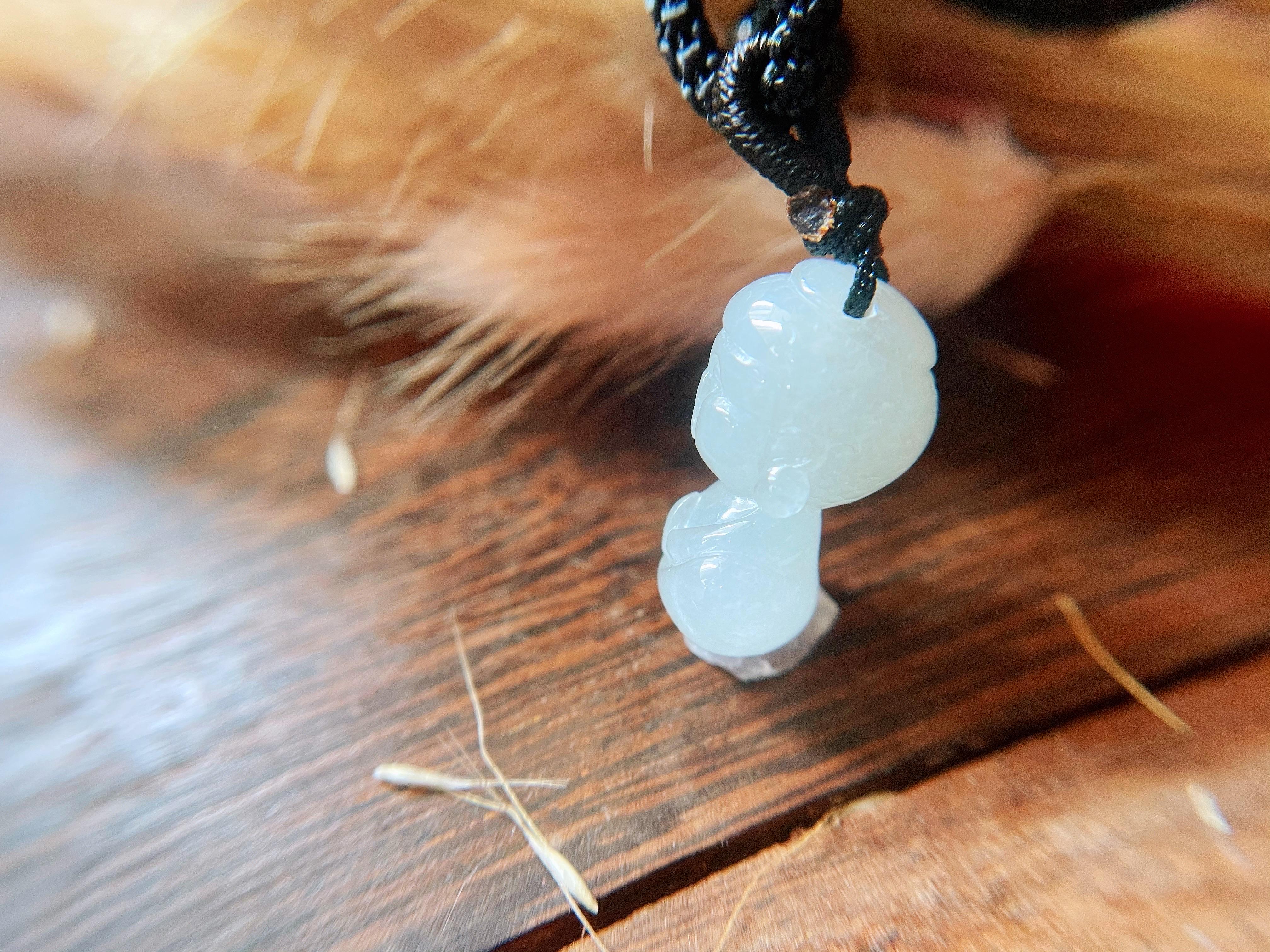 Pendentif de Bouddha naturel du Myanmar en jadéite glacée en vente 5