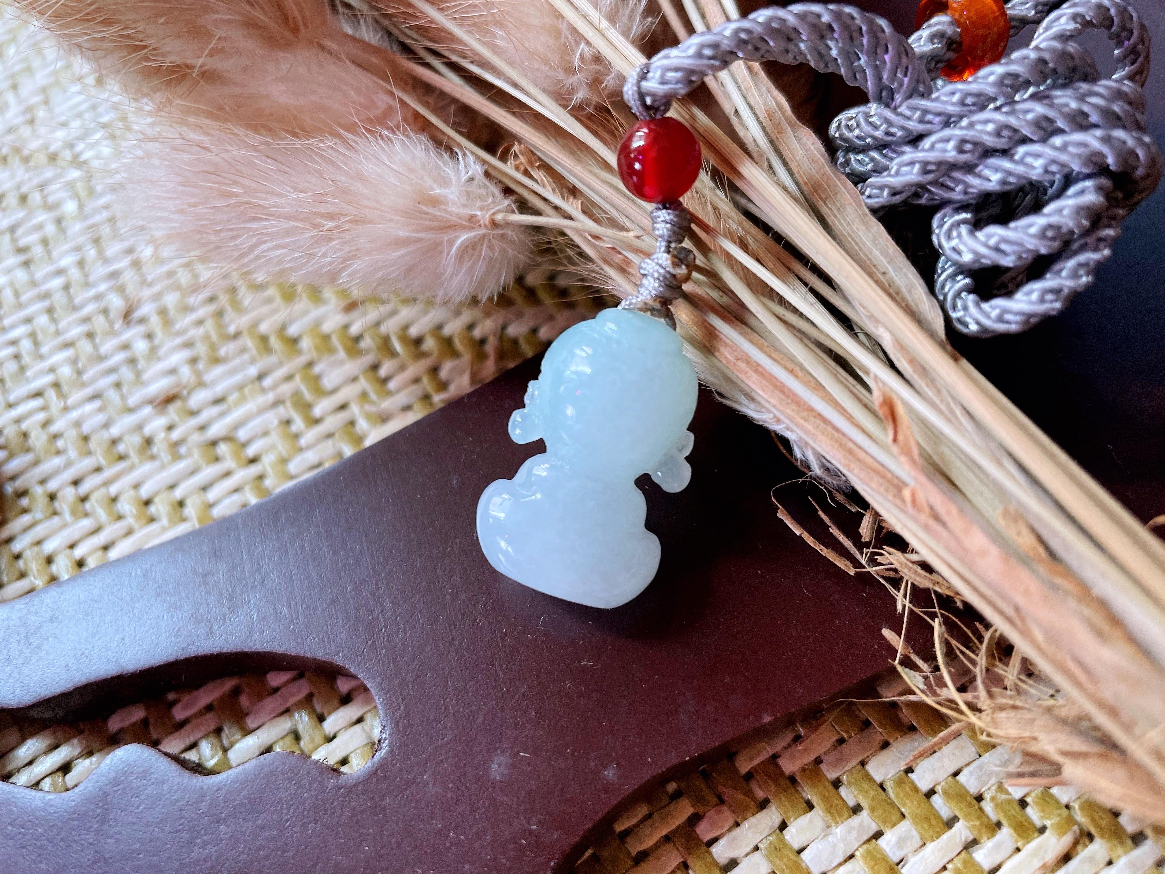 Pendentif de Bouddha naturel du Myanmar en jadéite glacée en vente 6