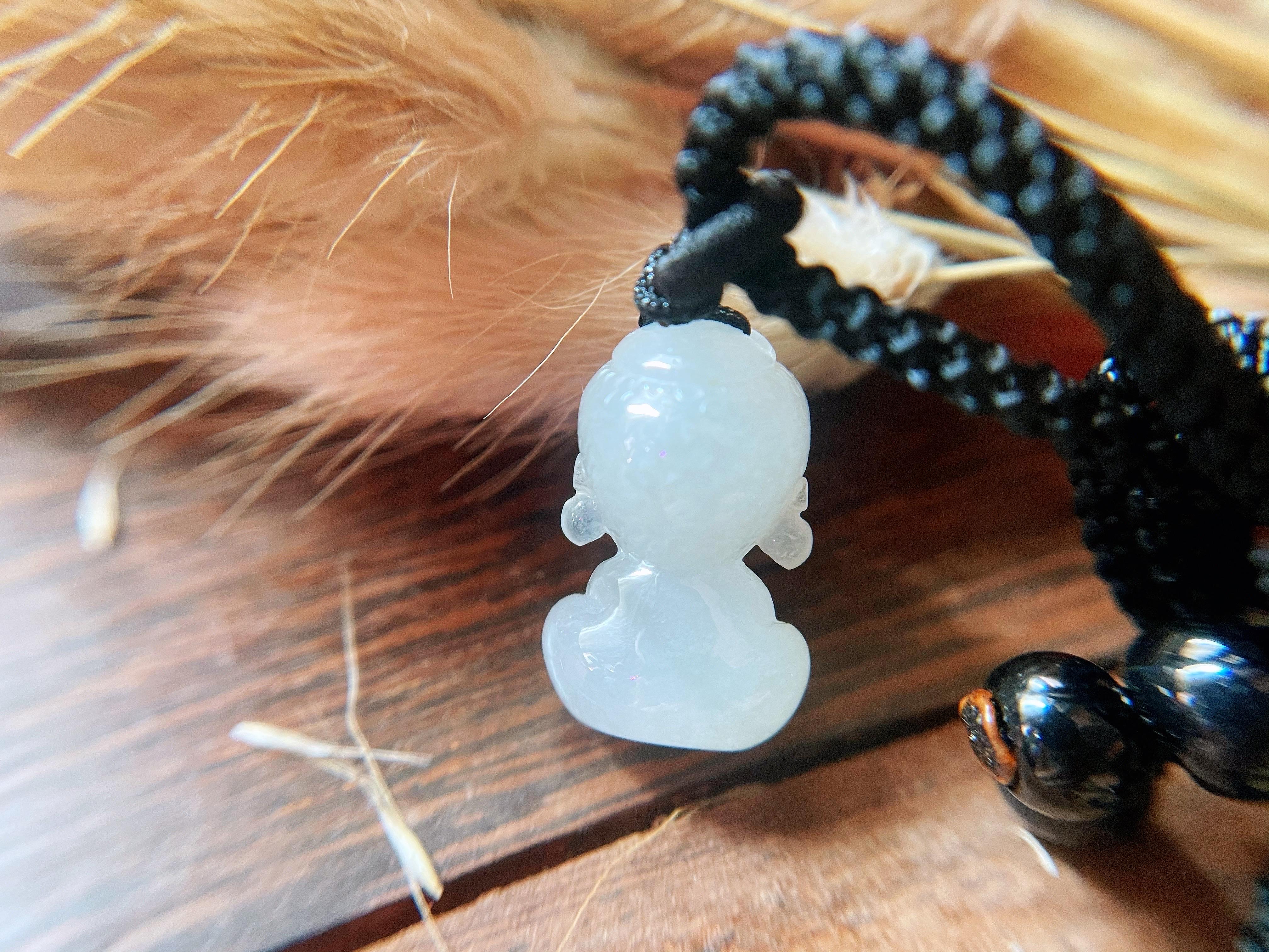 Pendentif de Bouddha naturel du Myanmar en jadéite glacée en vente 1