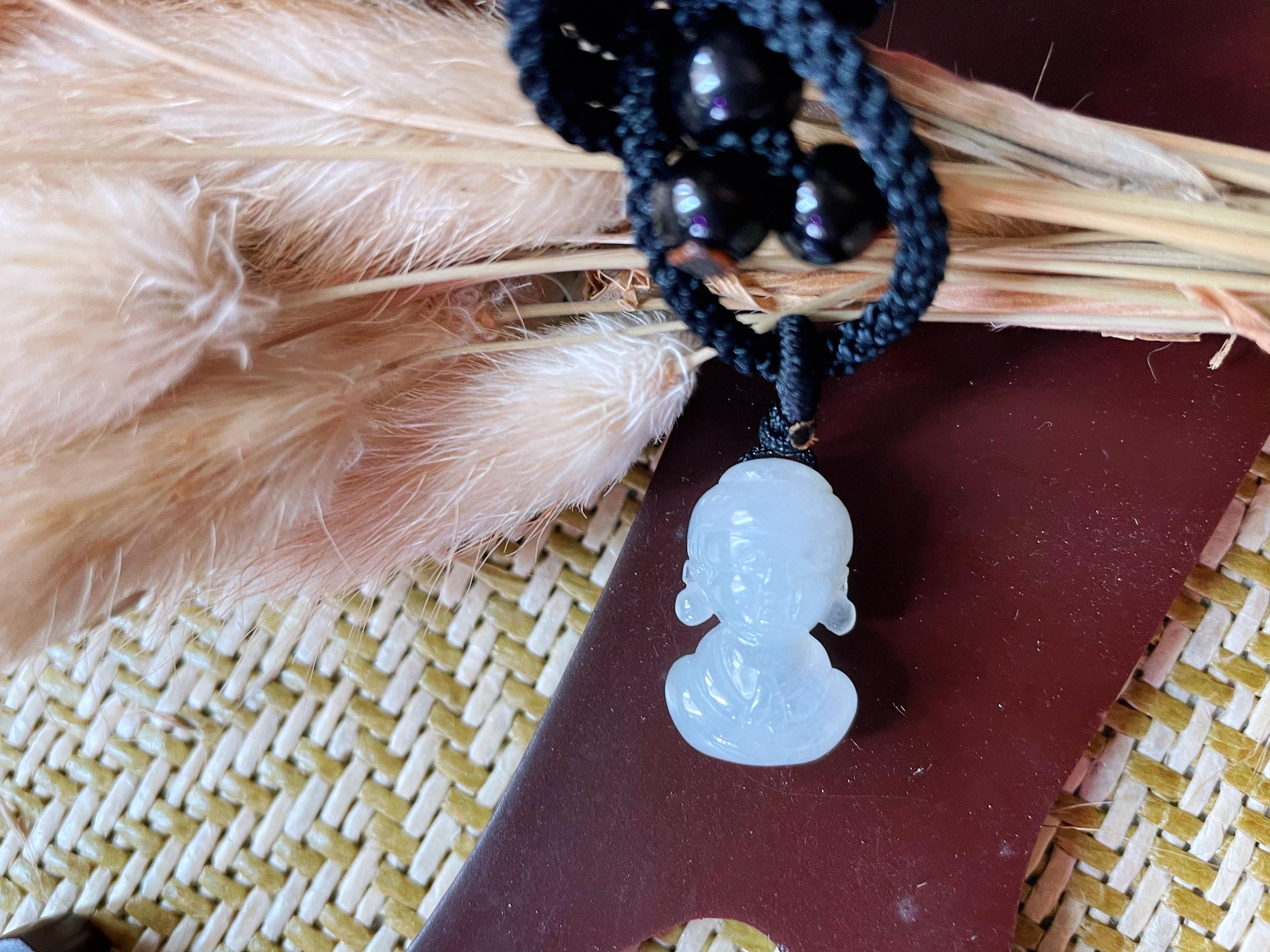 Pendentif de Bouddha naturel du Myanmar en jadéite glacée en vente 3