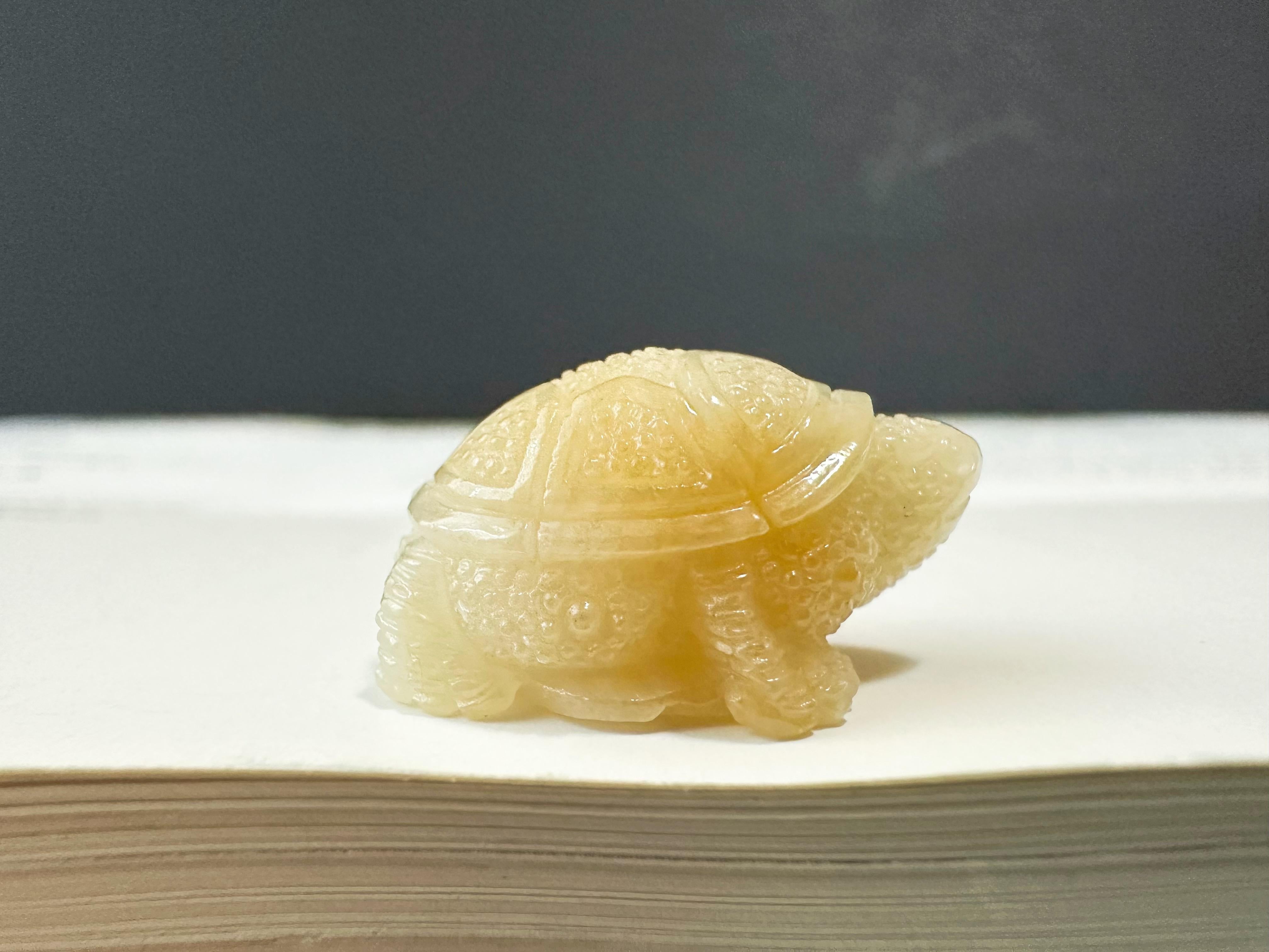 Tortuga de Jade Amarillo Dorado Natural de Myanmar Jadeíta Suelta, Símbolo de Longevidad Corte mixto en venta