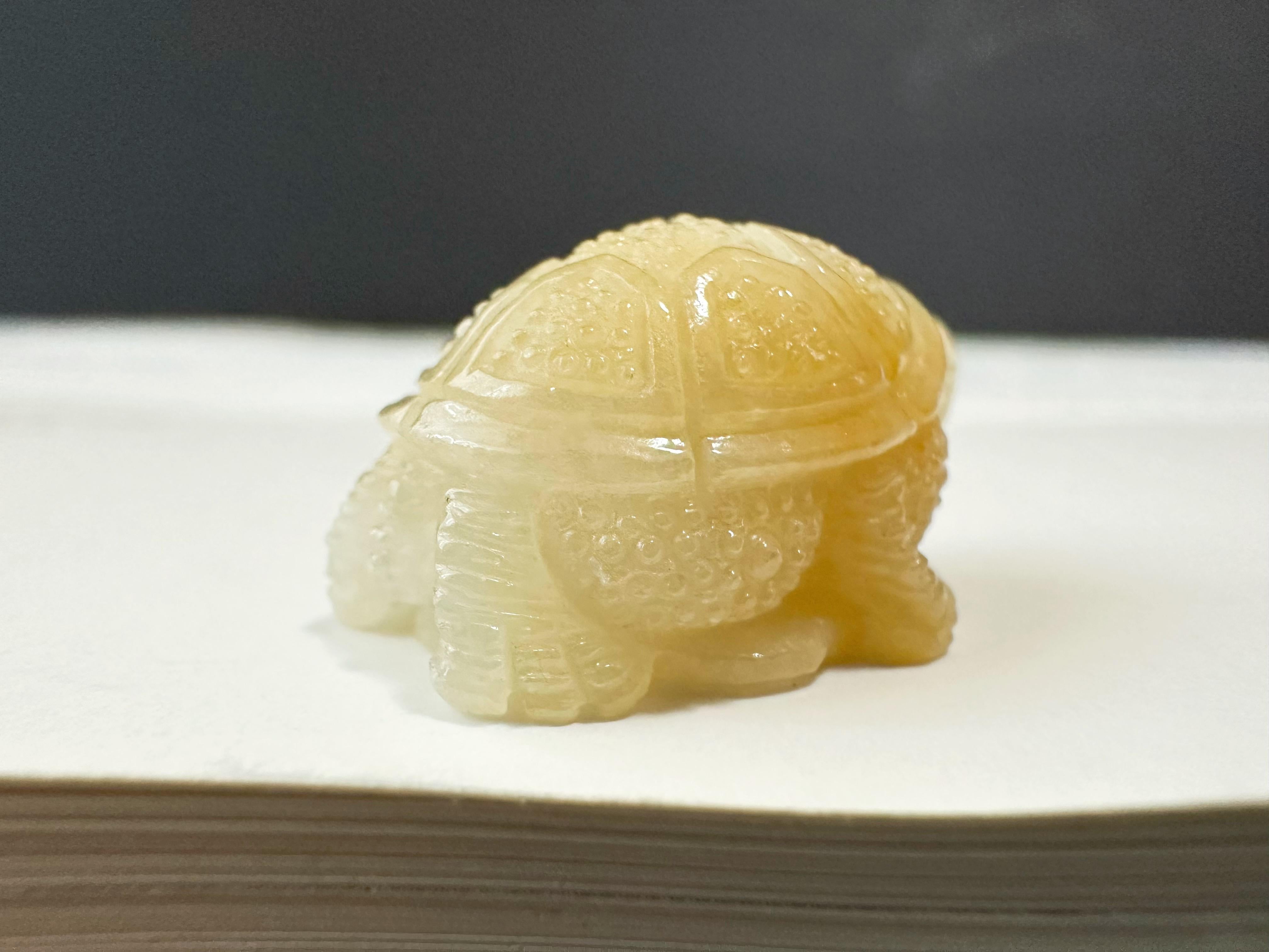 Tortuga de Jade Amarillo Dorado Natural de Myanmar Jadeíta Suelta, Símbolo de Longevidad en Nuevo estado para la venta en Kowloon, HK