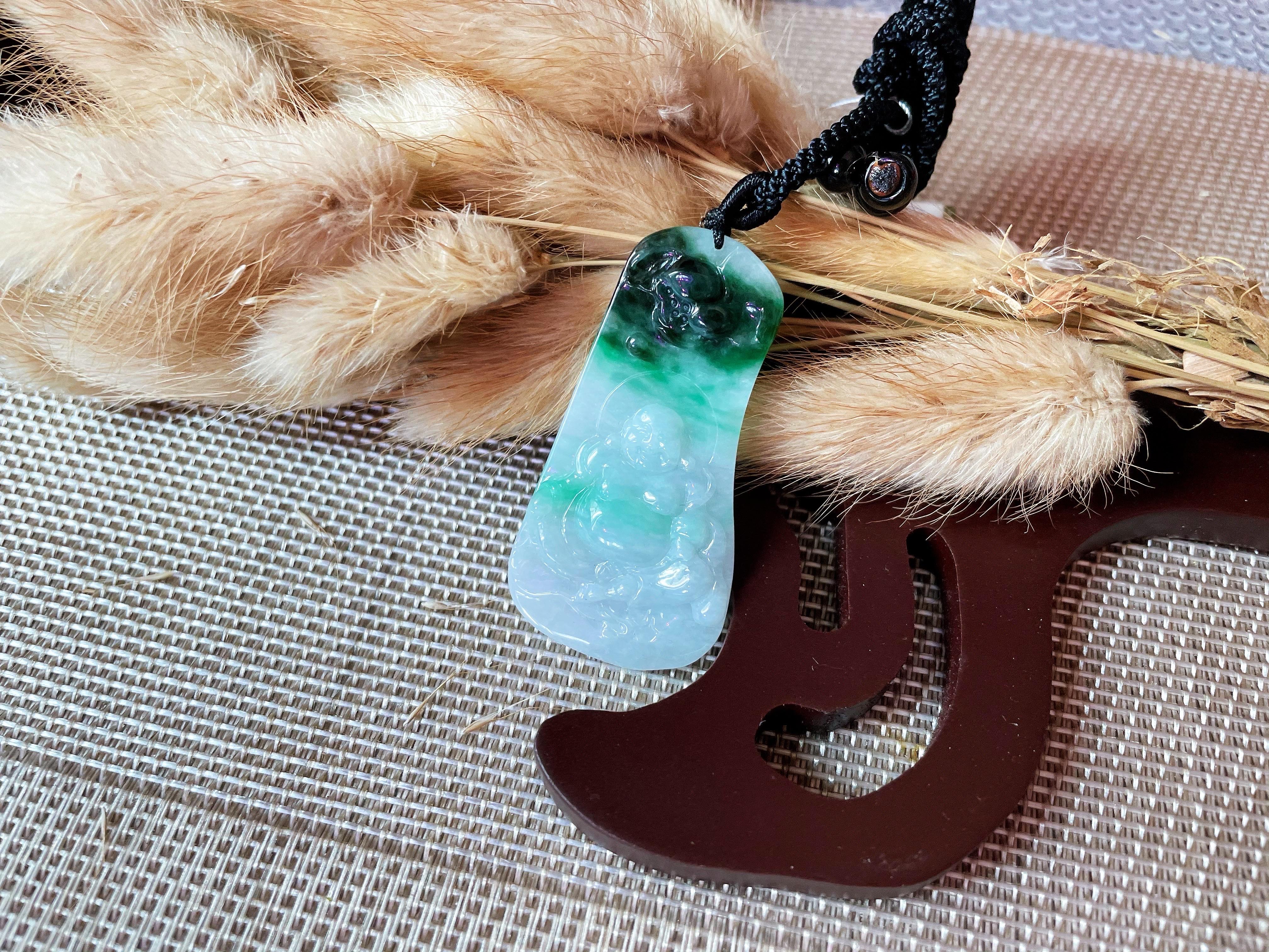 Happy Buddha-Anhänger, natürlicher Myanmar Gradient Grüner Jadeit Jade (Alteuropäischer Brillantschliff) im Angebot