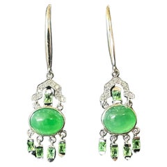 Boucles d'oreilles cabochon de jade vert naturel du Myanmar en or 18 carats, diamants et tsavorite