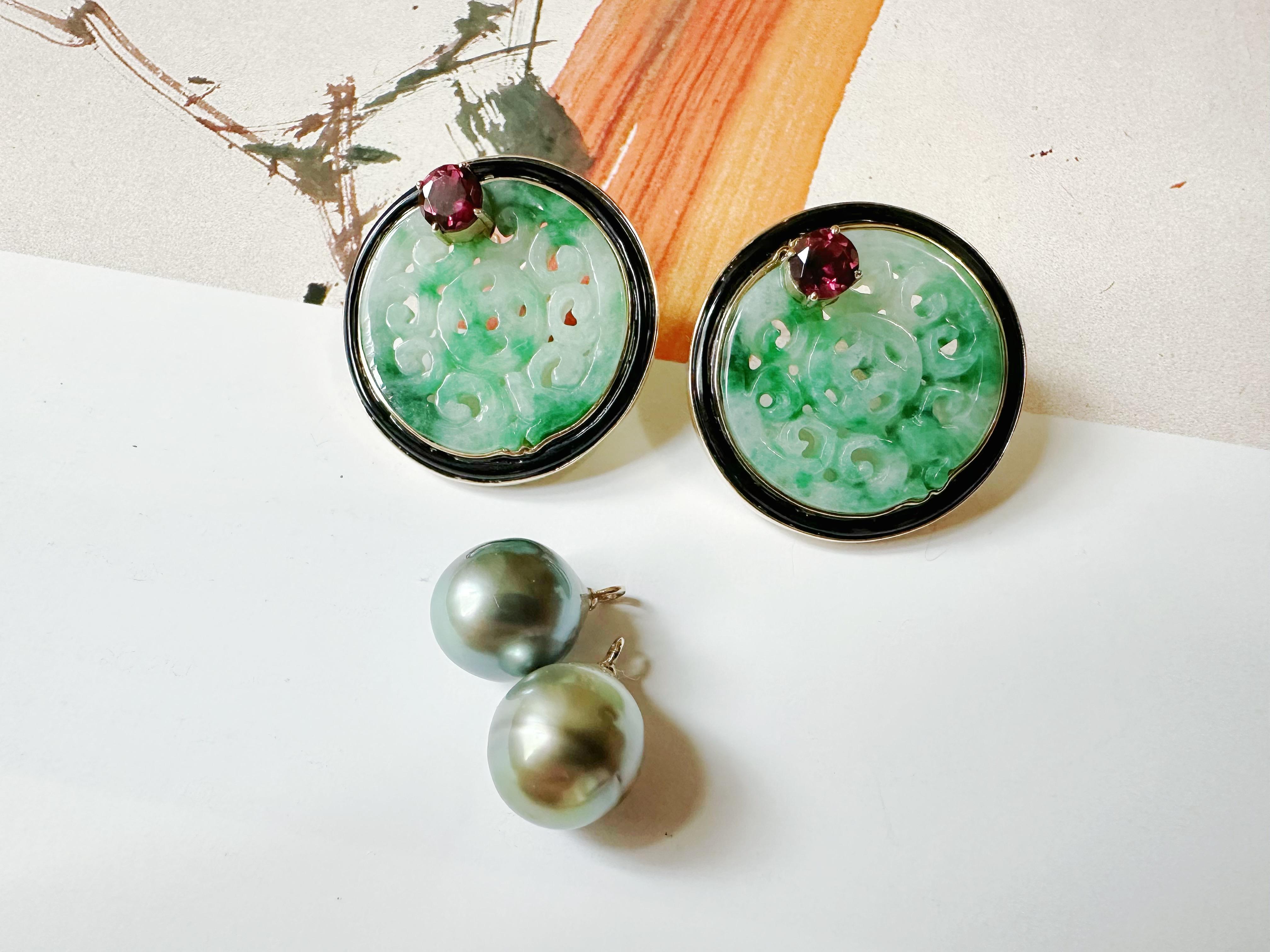 Natural Myanmar Green Jade Carved Earrings in 18K Gold and Black Agate & Pearl For Sale 6