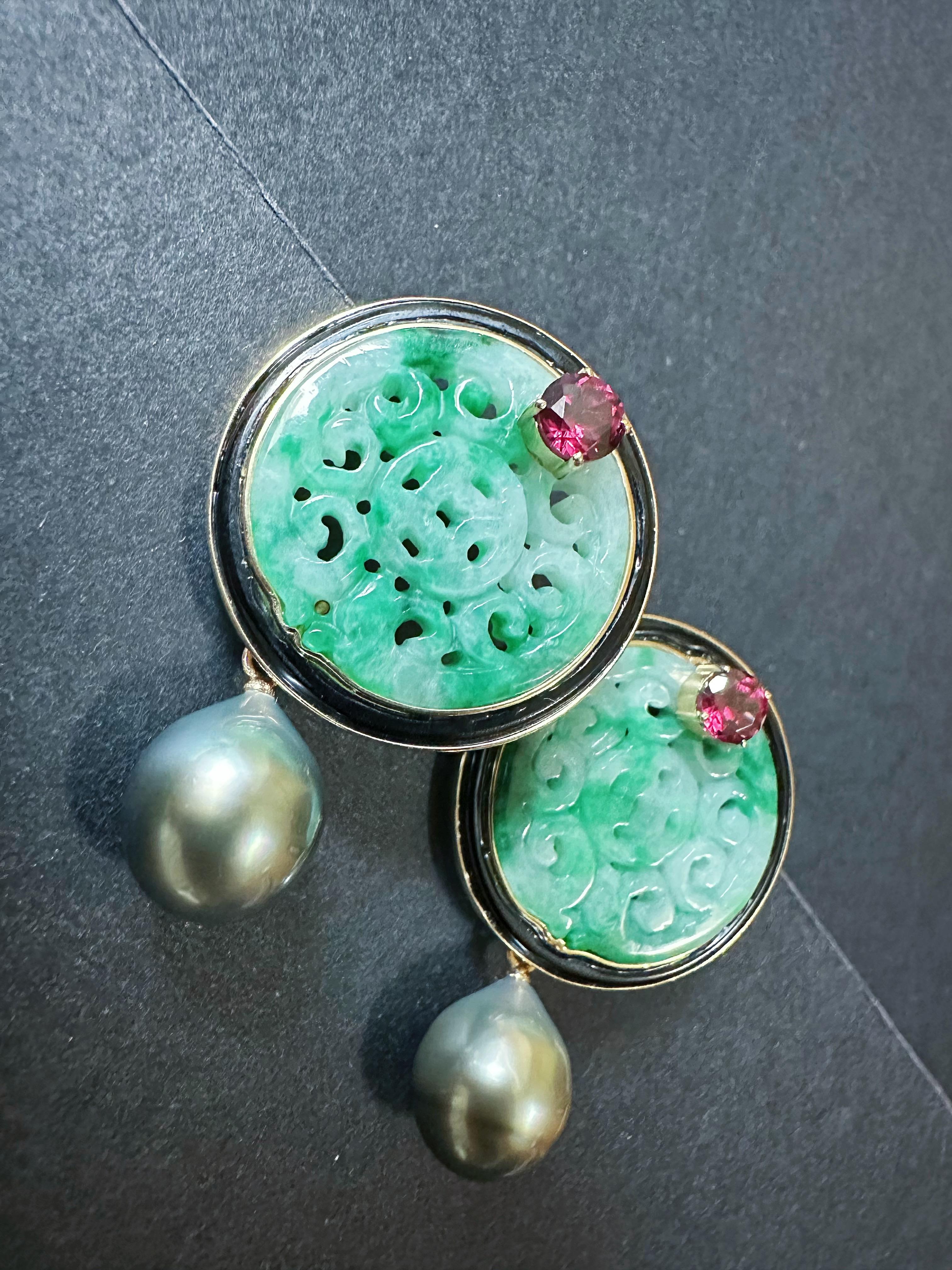 Natural Myanmar Green Jade Carved Earrings in 18K Gold and Black Agate & Pearl For Sale 1