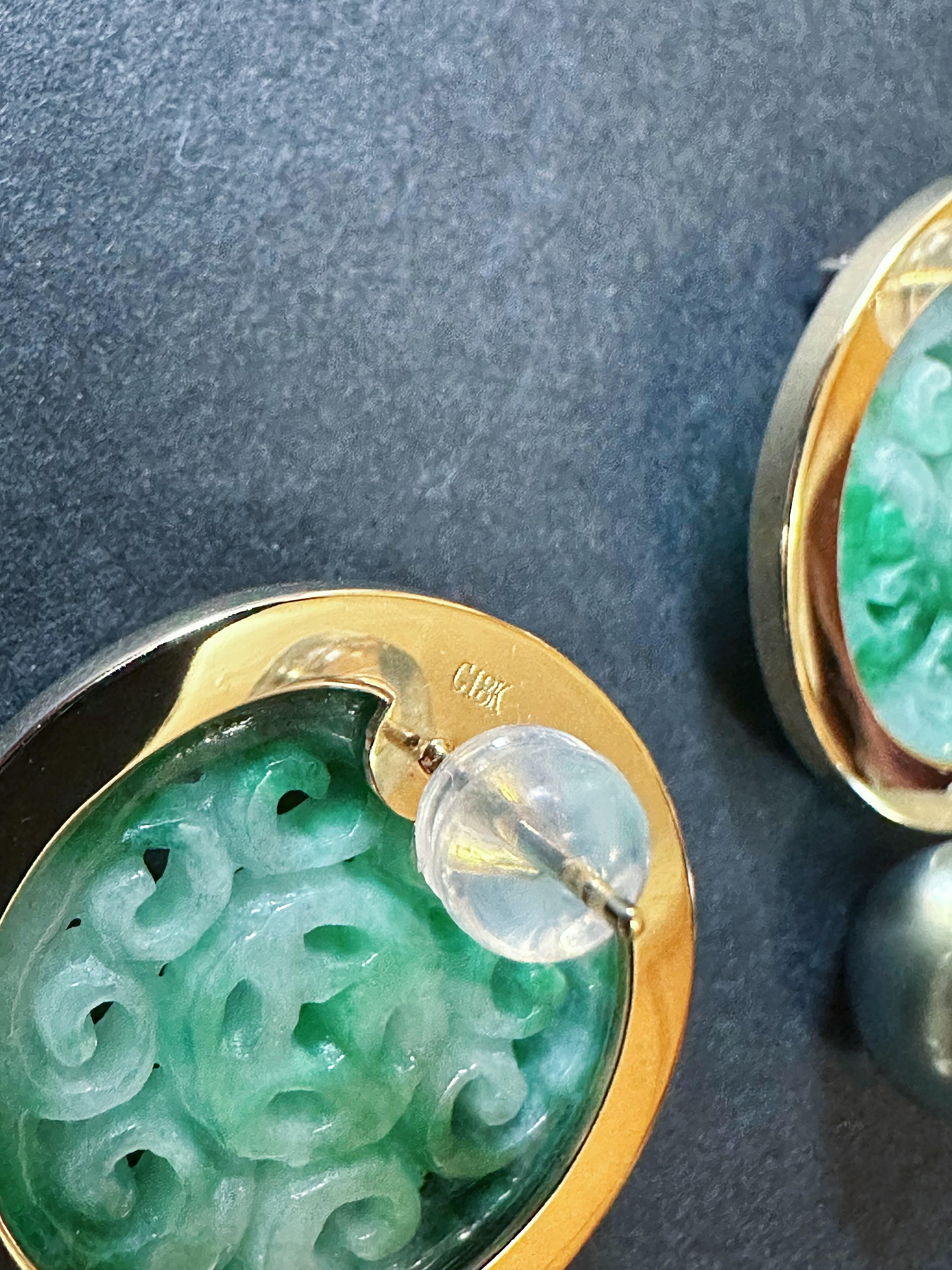 Natural Myanmar Green Jade Carved Earrings in 18K Gold and Black Agate & Pearl For Sale 3