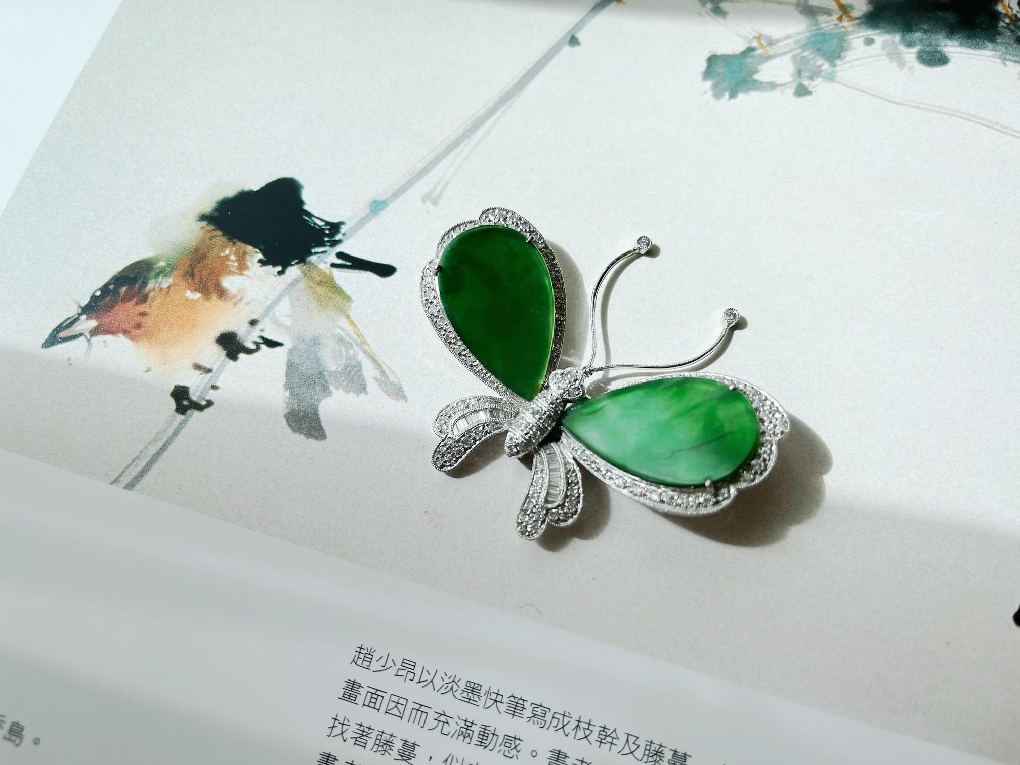 Natural Myanmar Green Jadeite Butterfly Brooch and Pendant with Diamond  For Sale 5