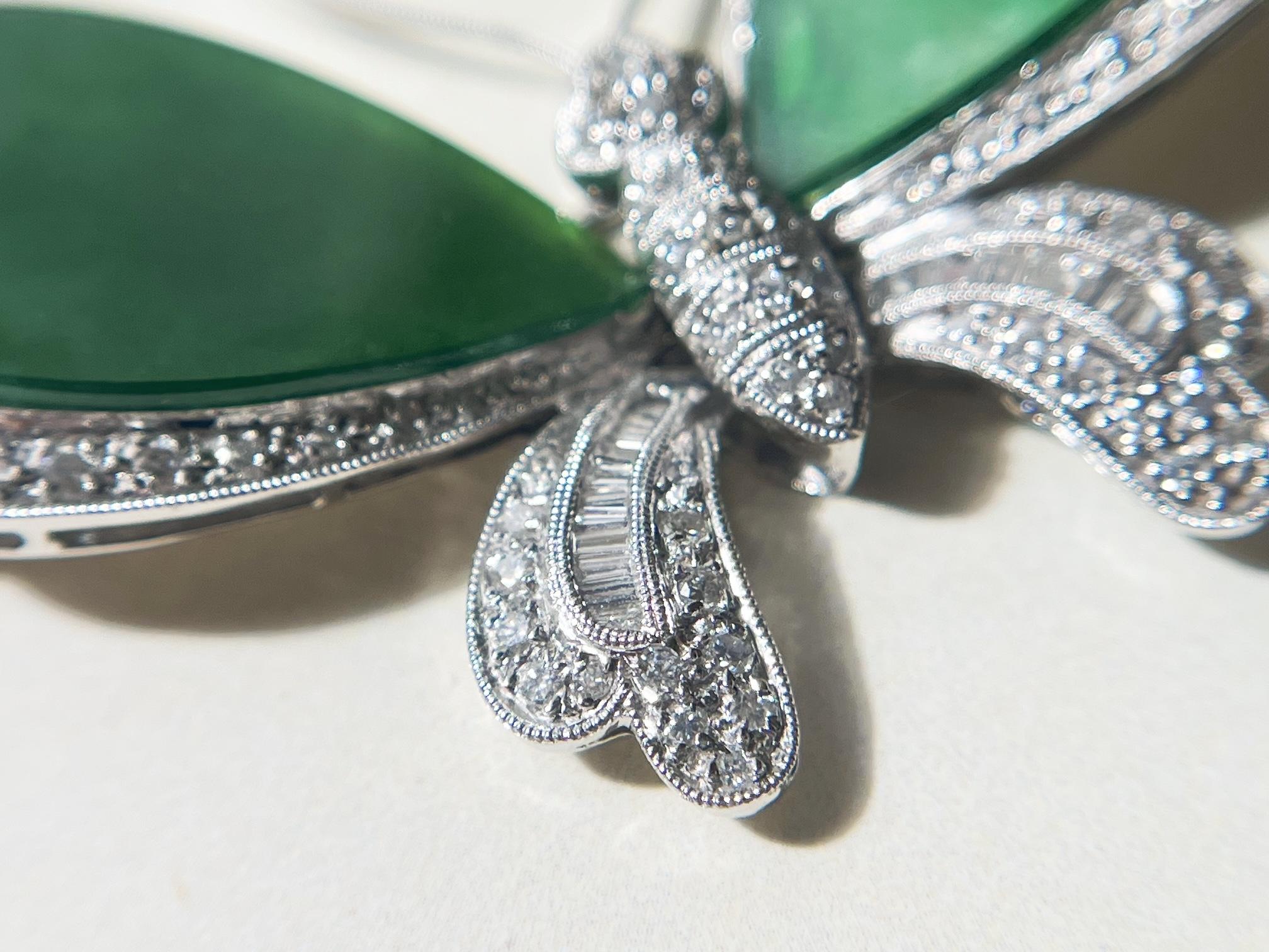Natürlicher Myanmar Grüner Jadeit Schmetterling Brosche und Anhänger mit Diamant  (Art nouveau) im Angebot