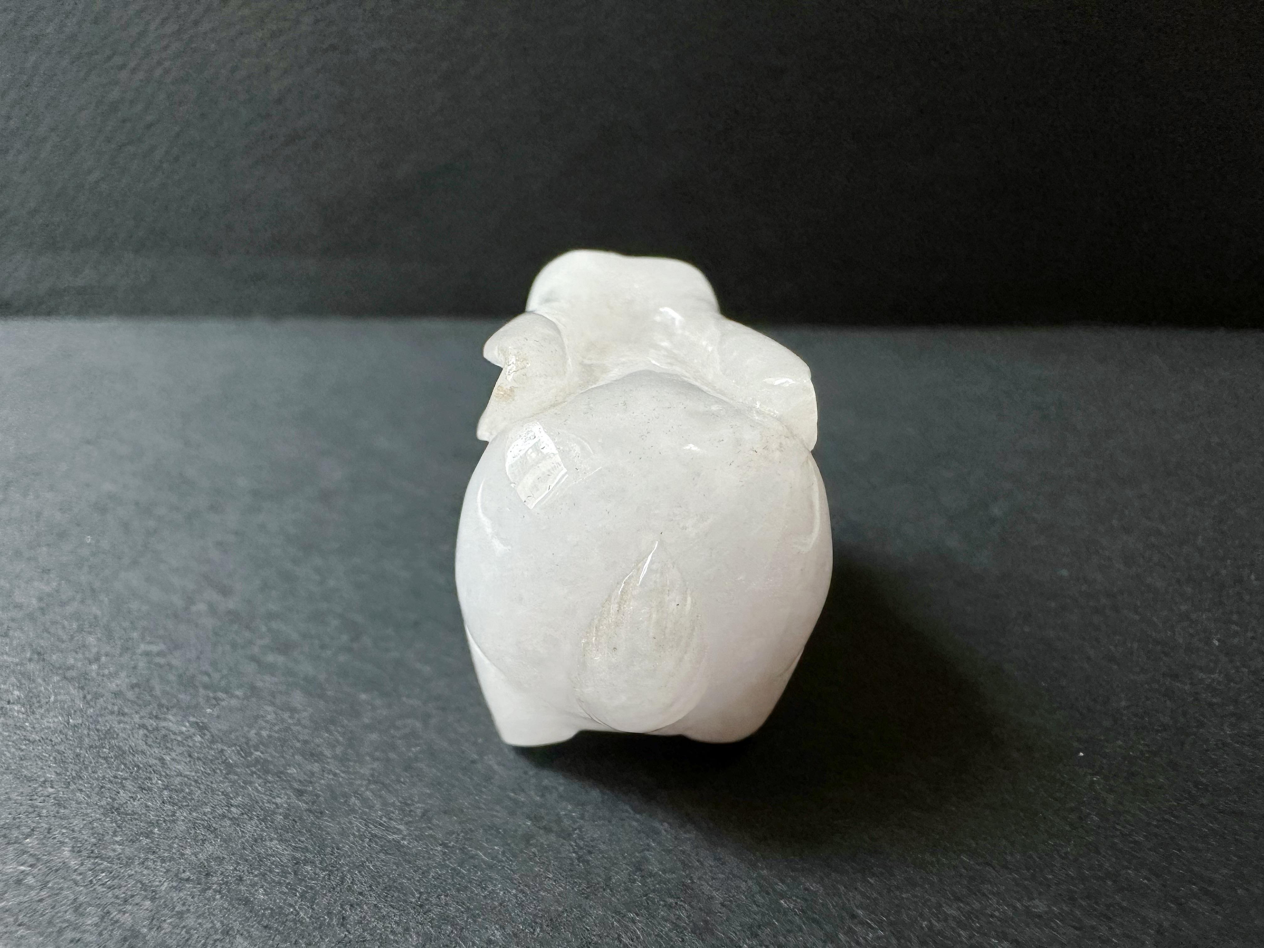 Handgefertigter, natürlicher Myanmar-Kaninchen, loser, weißer Jade-Jade-Jadeit, Großer Bunny (Kunsthandwerker*in) im Angebot