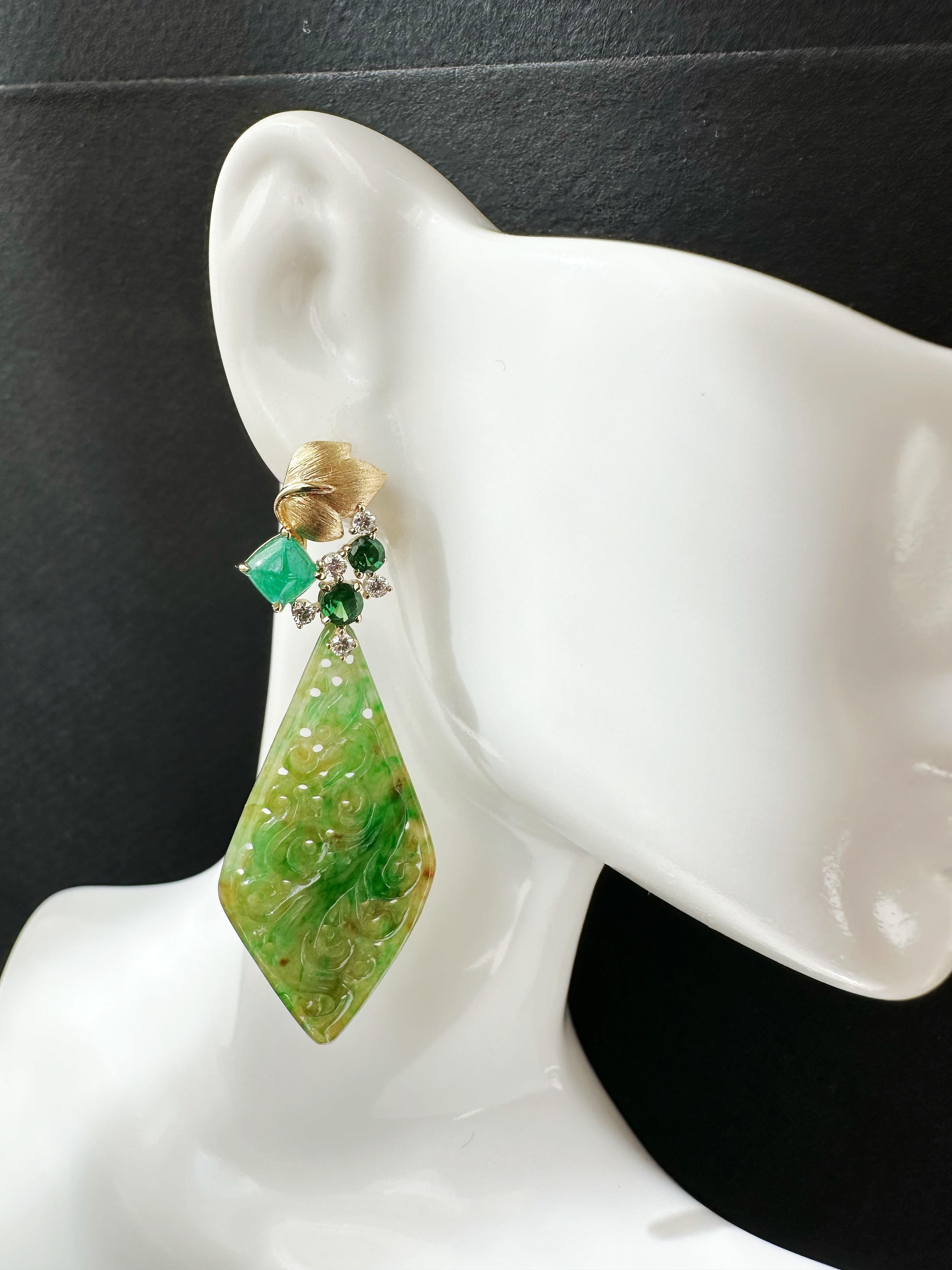 Certified Natural Myanmar Vivid Bicolor Green and Yellow Jade 18K Gold Earring For Sale 8