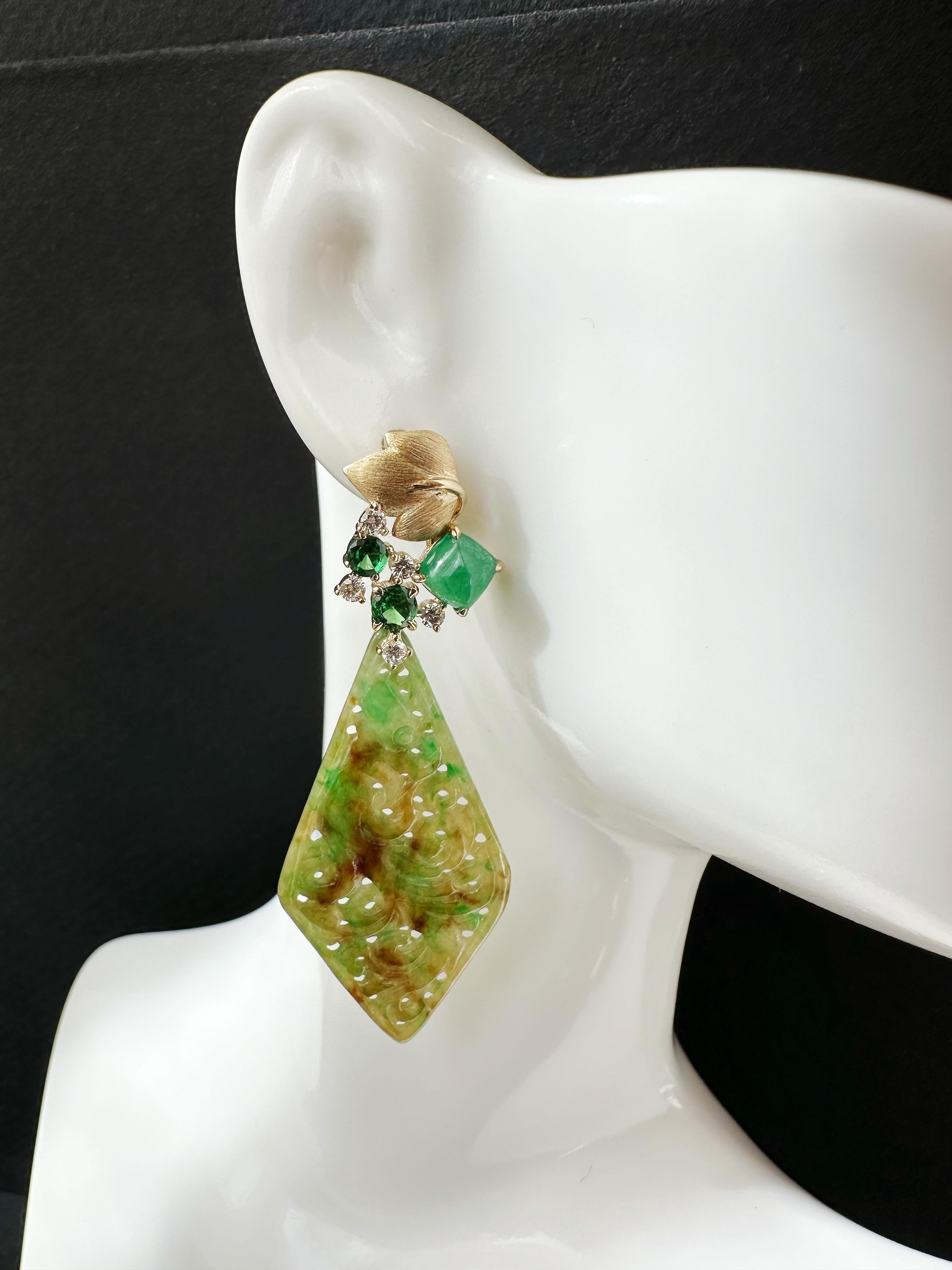 Certified Natural Myanmar Vivid Bicolor Green and Yellow Jade 18K Gold Earring For Sale 12