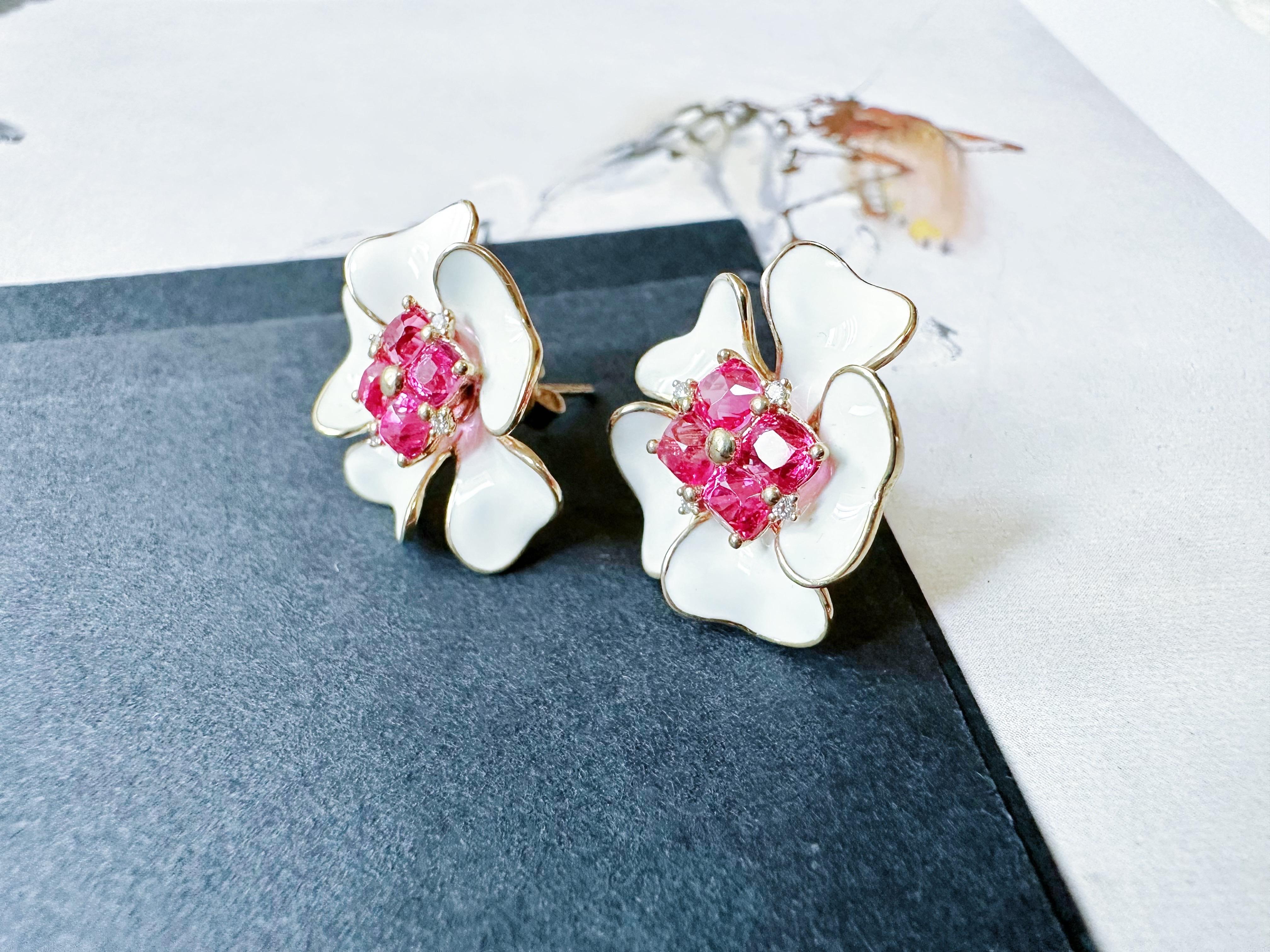 Certified Natural Myanmar Hot Pink Spinel Floral 14K Gold Earrings with Diamond In New Condition For Sale In Kowloon, HK