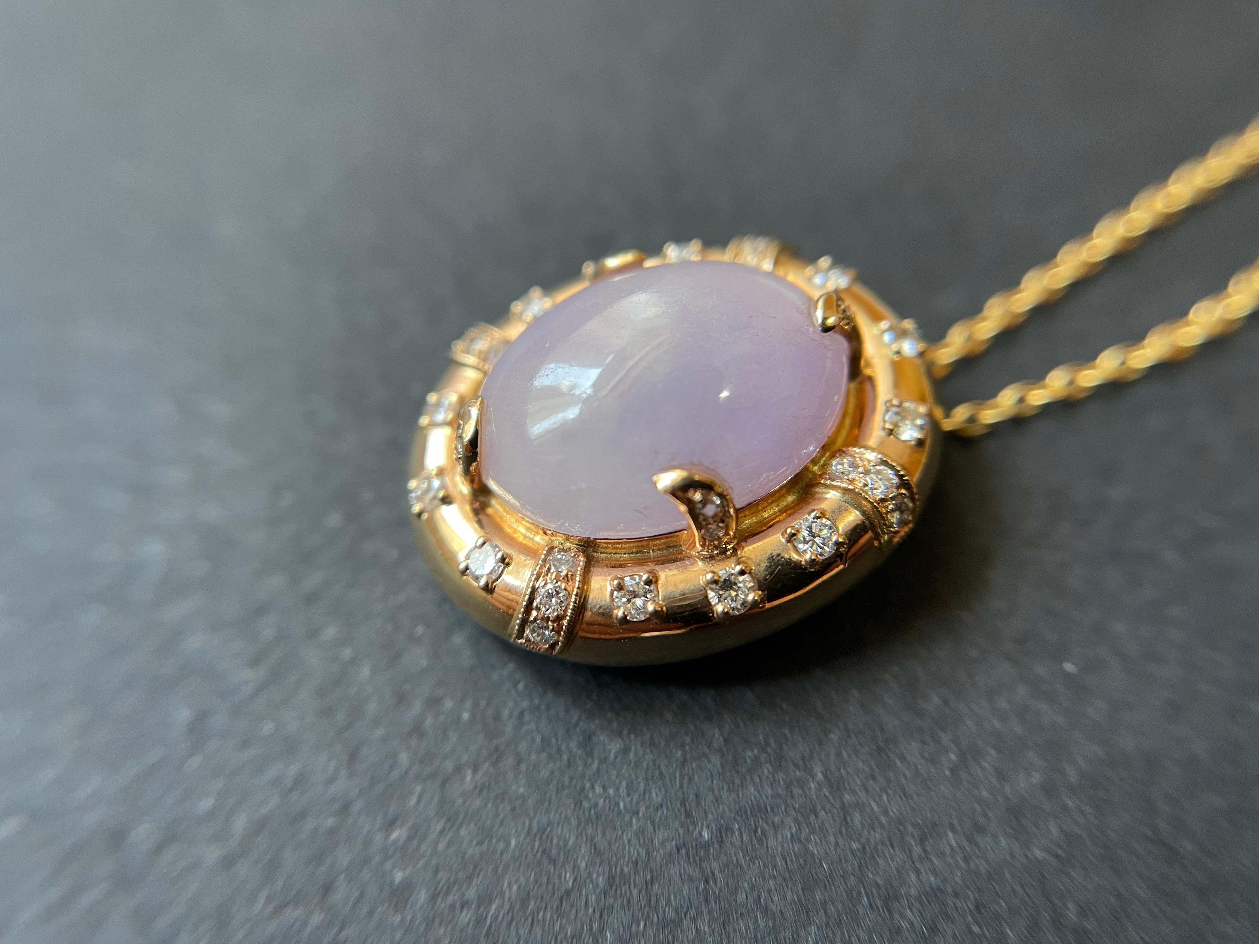 da uomo o donna Ciondolo in giadeite naturale lavanda del Myanmar con oro 18 carati e diamanti in vendita