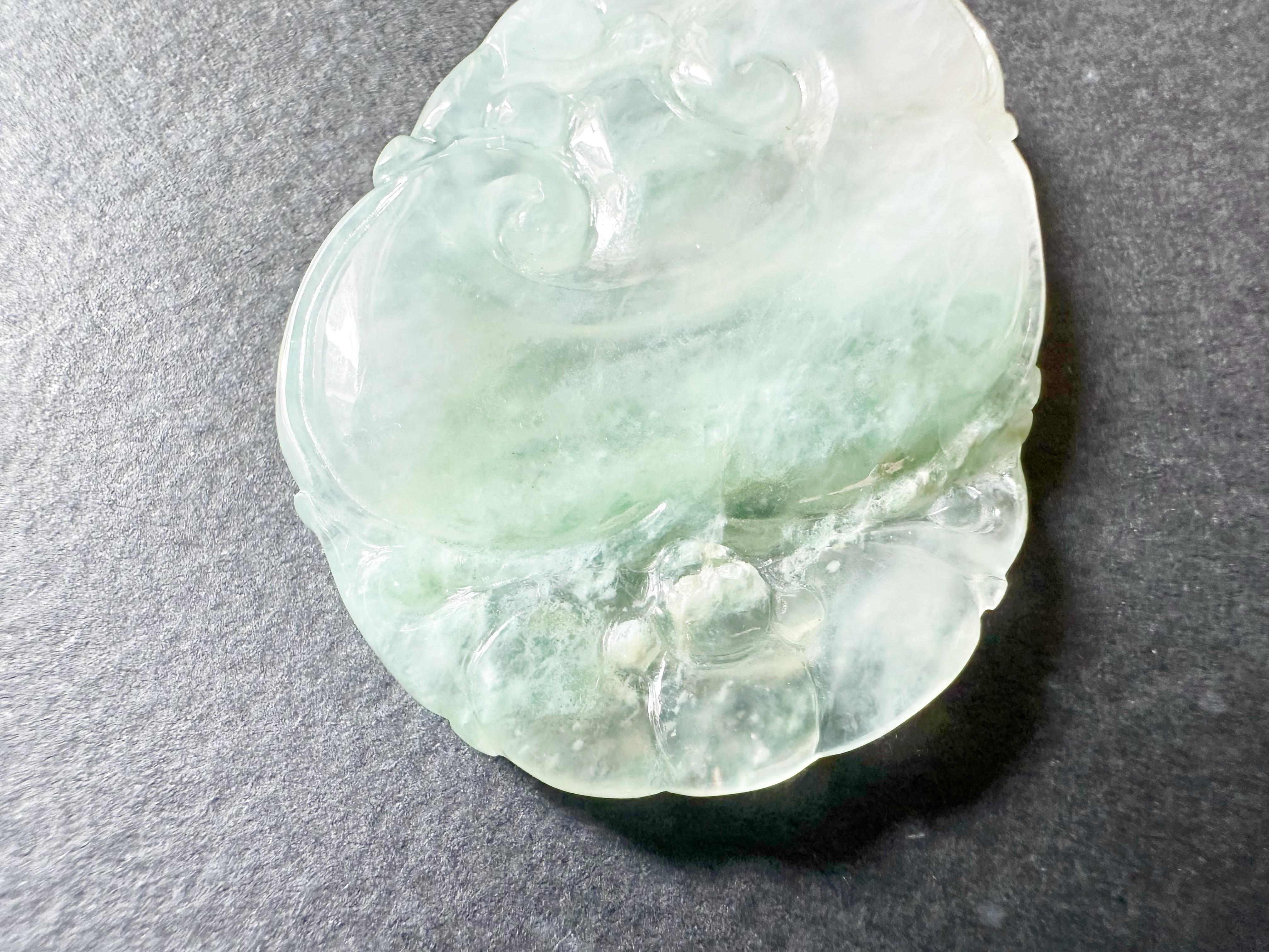 Pendentif en or blanc 18 carats du Myanmar à texture glacée, vert blesih et jade Ruyi Neuf - En vente à Kowloon, HK