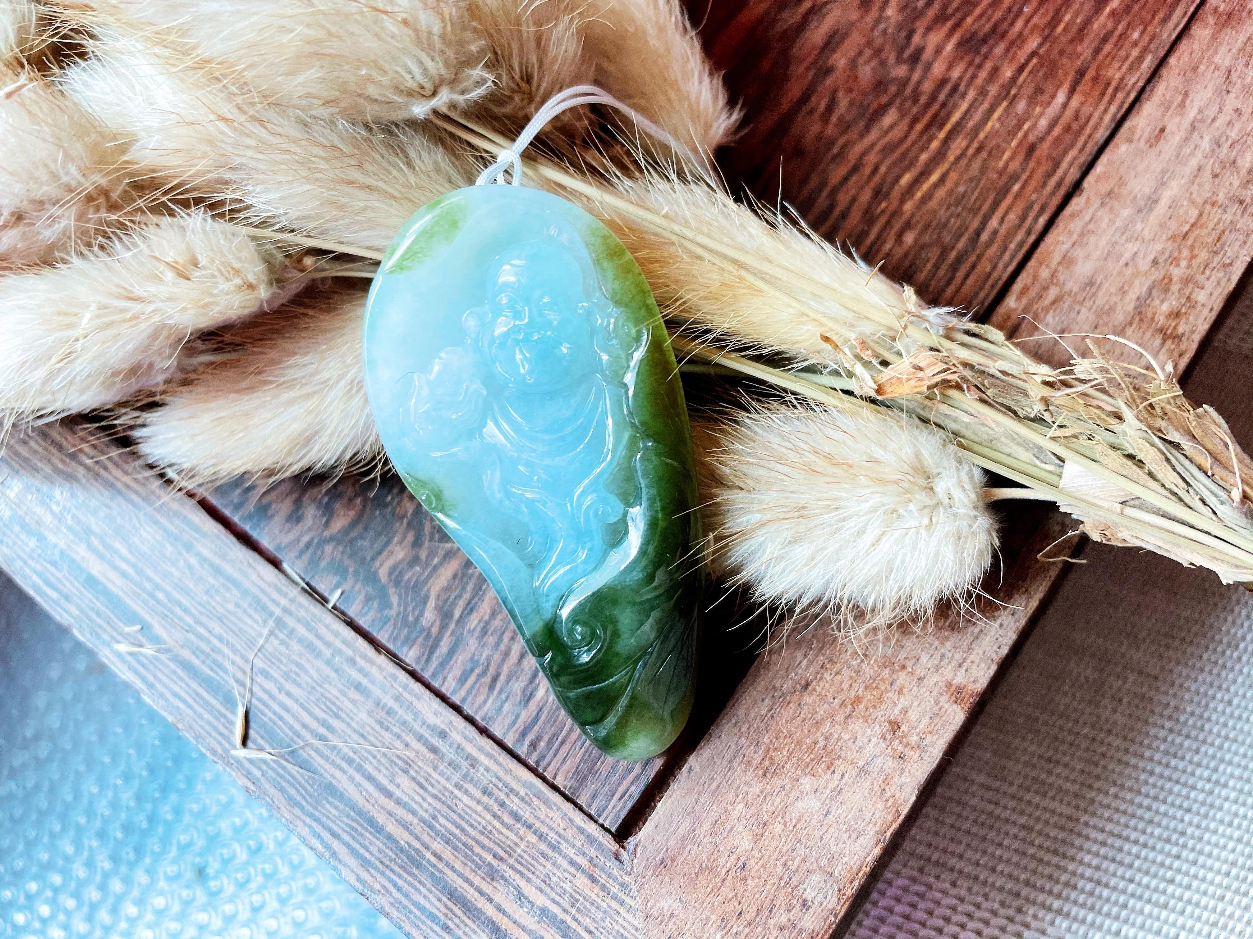 Happy Buddha-Anhänger aus natürlichem Myanmar Icy Transluzentem Olivgrünem Jadeit Jade (Kunsthandwerker*in) im Angebot