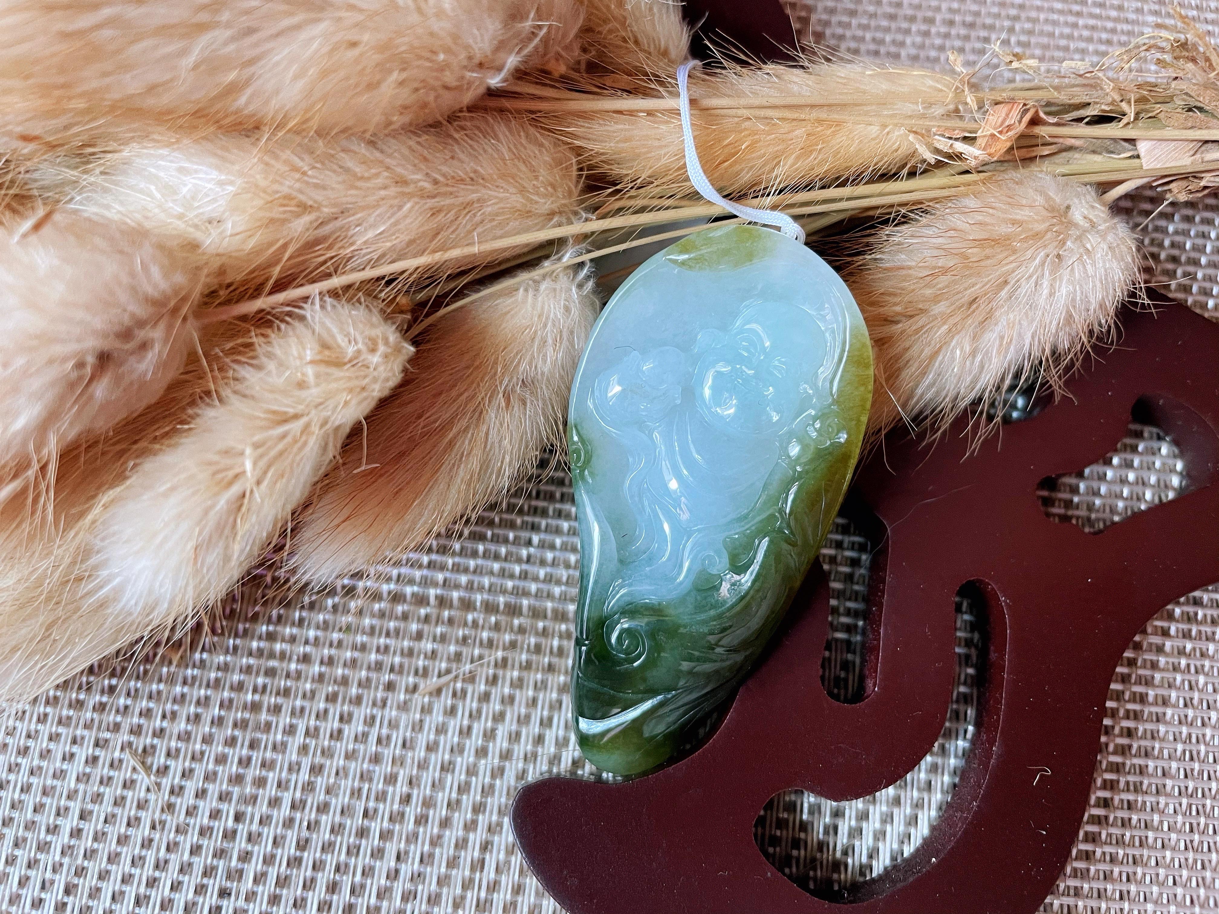 Happy Buddha-Anhänger aus natürlichem Myanmar Icy Transluzentem Olivgrünem Jadeit Jade (Alteuropäischer Brillantschliff) im Angebot