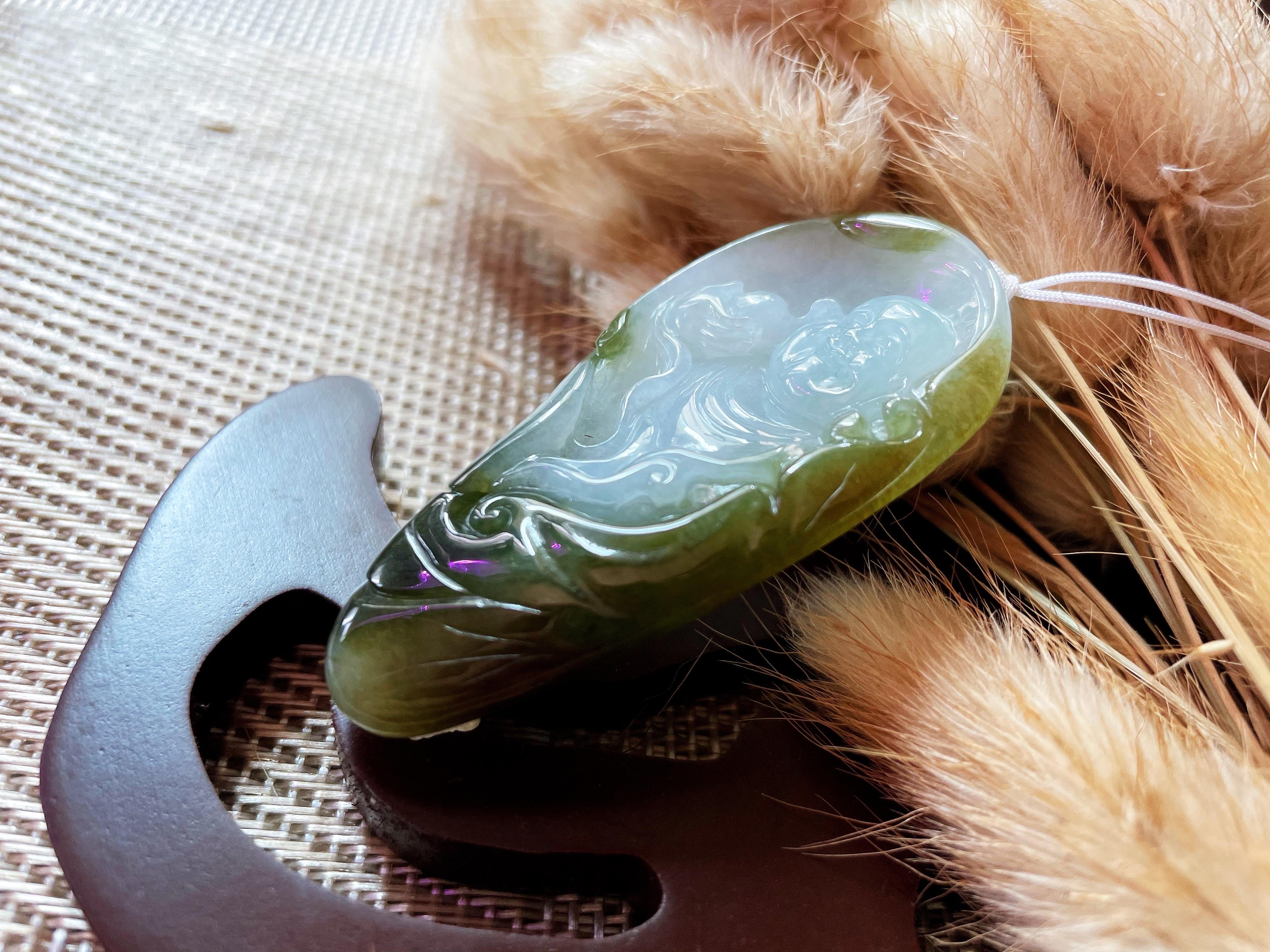 Happy Buddha-Anhänger aus natürlichem Myanmar Icy Transluzentem Olivgrünem Jadeit Jade für Damen oder Herren im Angebot