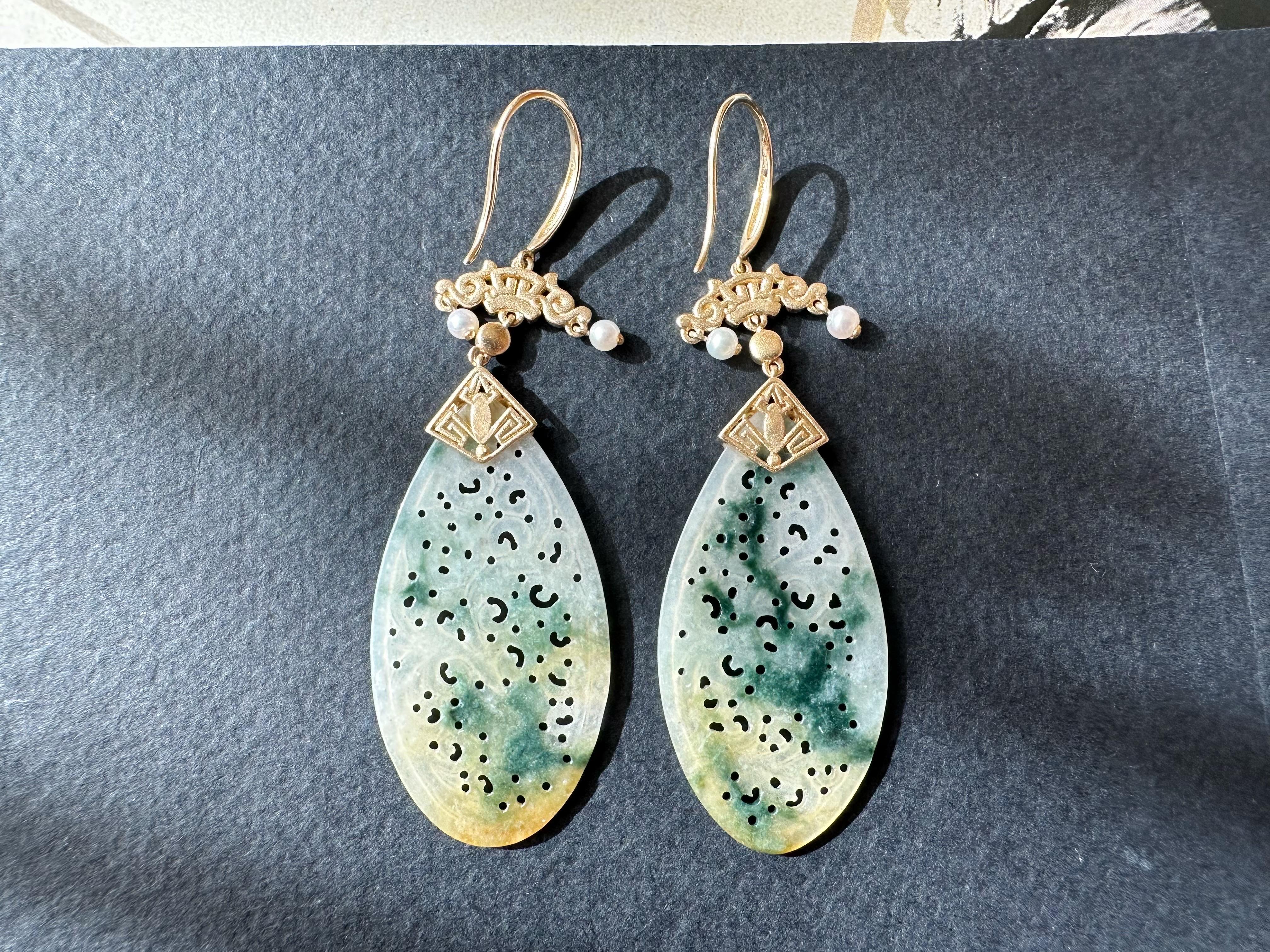 Natürliche Myanmar Icy Typ Bicolor Grüne und Gelbe Jade geschnitzte 18K Gold Ohrringe für Damen oder Herren im Angebot